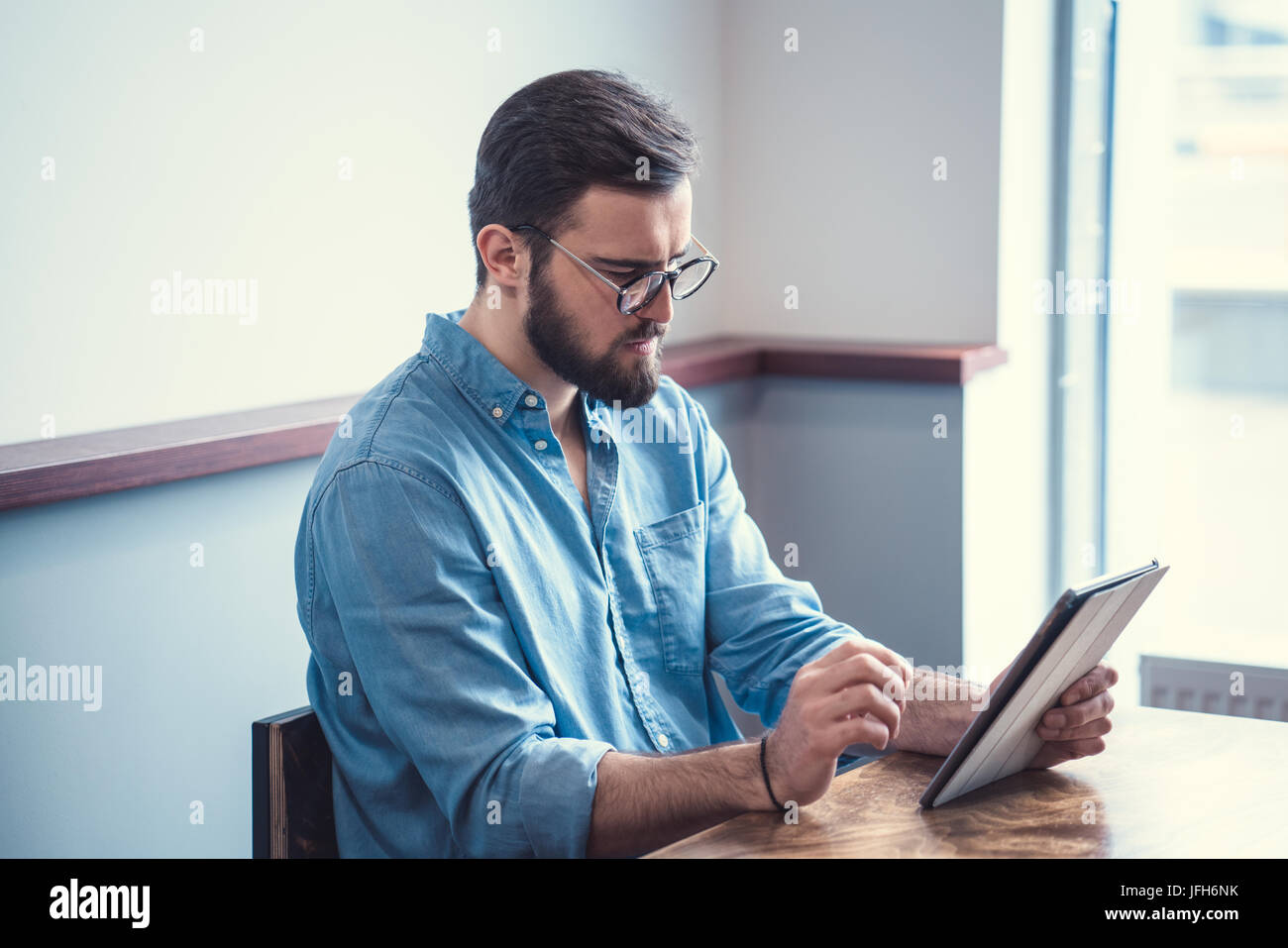 Hipster mit Brille Stockfoto