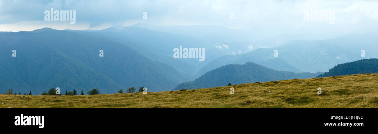 Sommer Transalpina Straße (Karpaten, Rumänien). Stockfoto