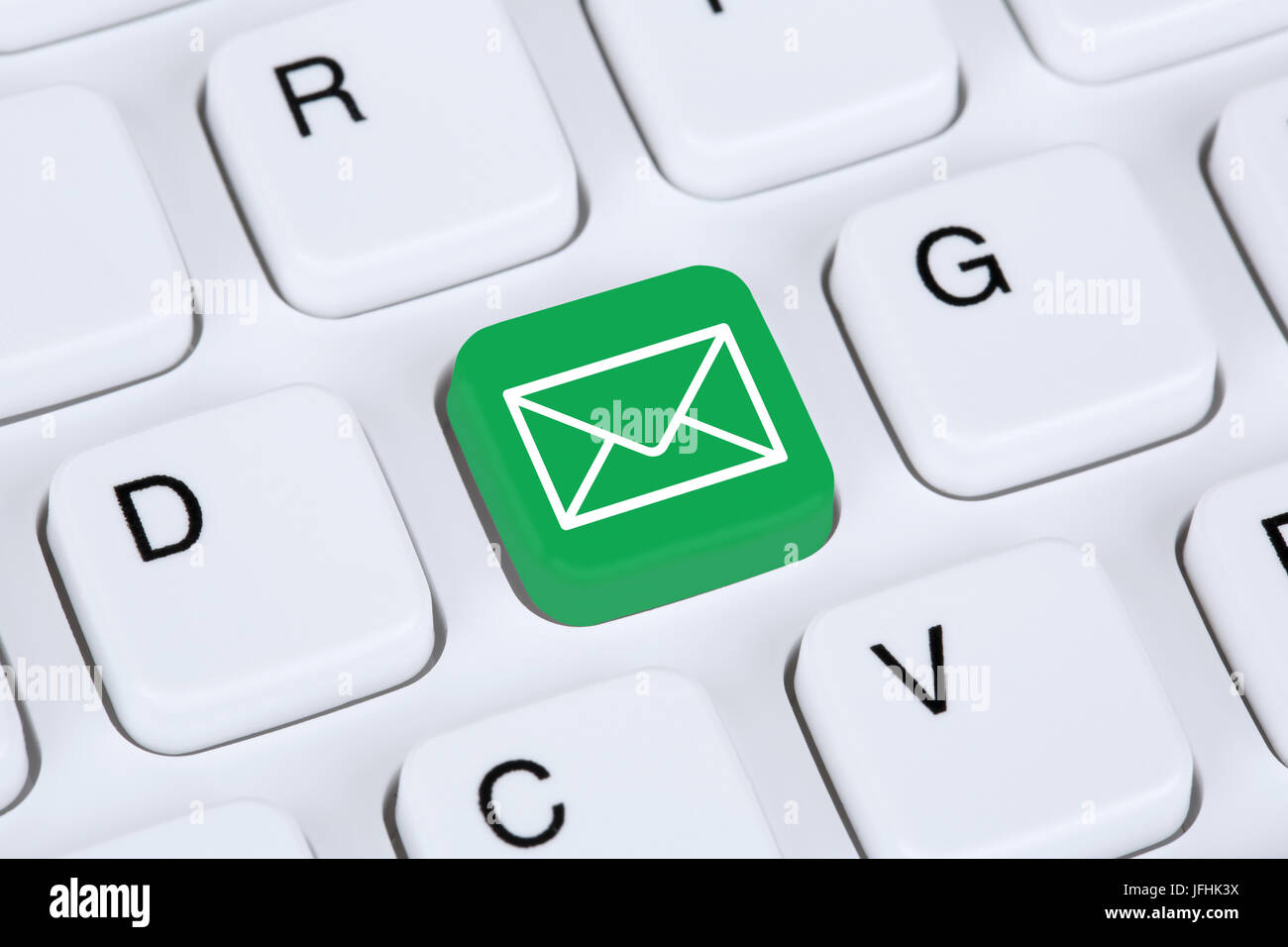 E-Mail senden im Internet in Computer Tastatur Stockfoto