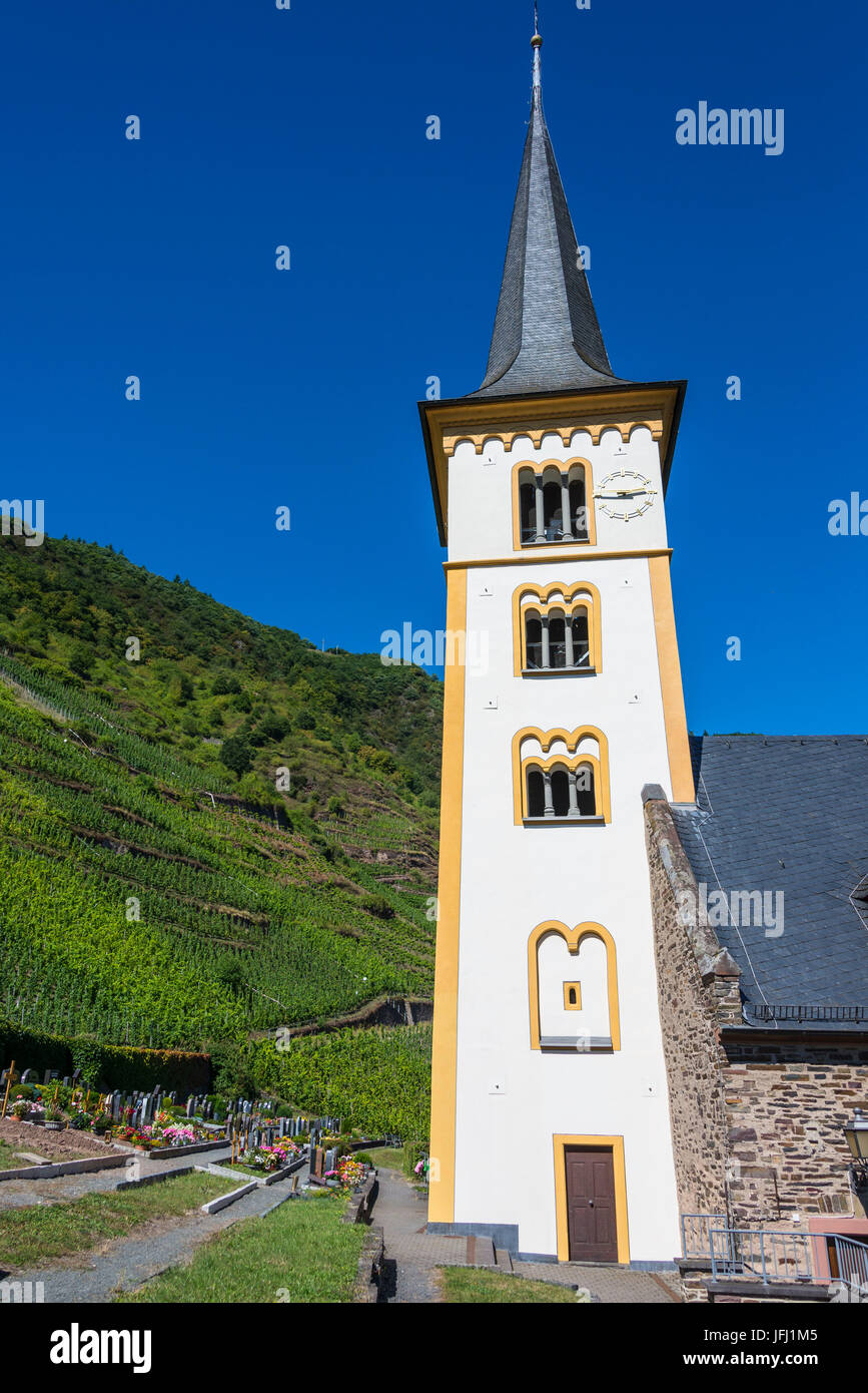 Europa, Deutschland, Rheinland-Pfalz, Landkreis Cochem-Zell, Mosel, Mosel-Tal, Bremm, Sankt Laurentius Kirche Stockfoto