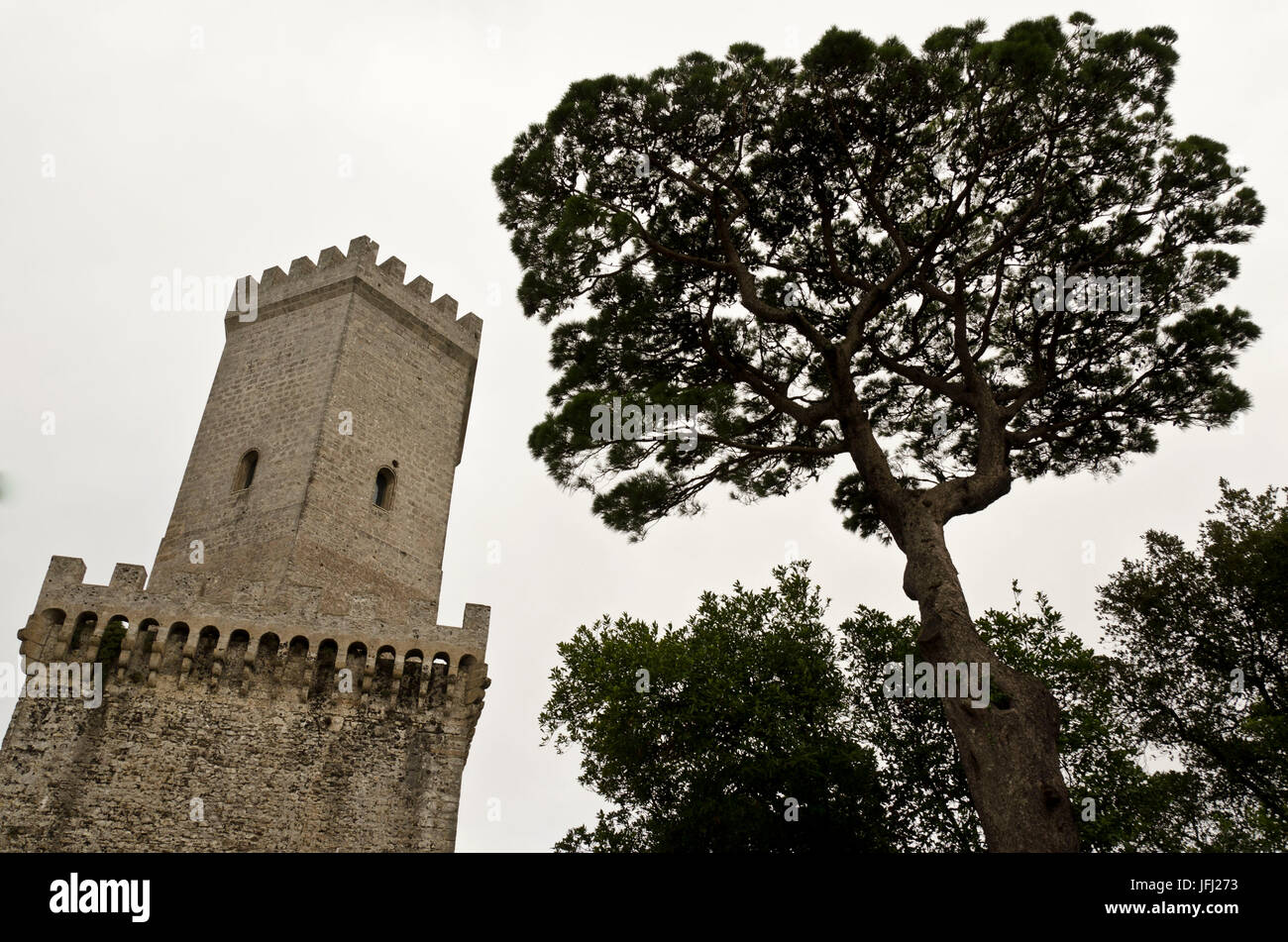 Monte erice mit platz erice Fotos und Bildmaterial in hoher Auflösung