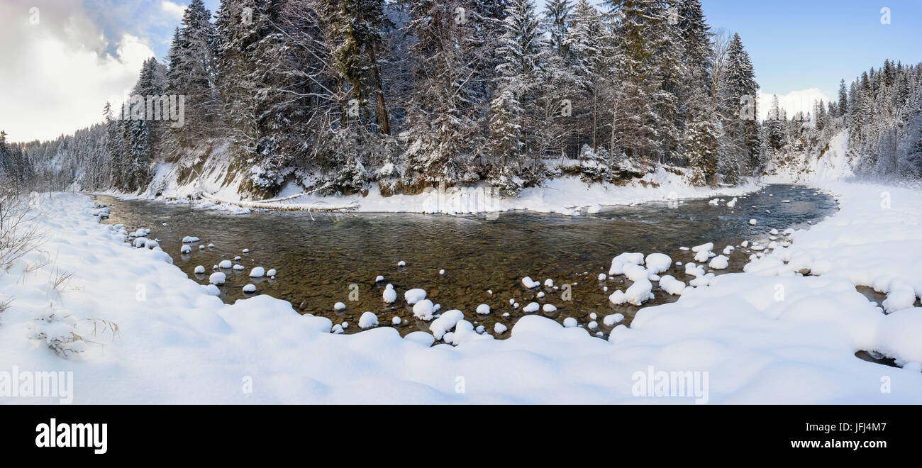 Die Ammer im Winter mit Schnee und Eis Stockfoto