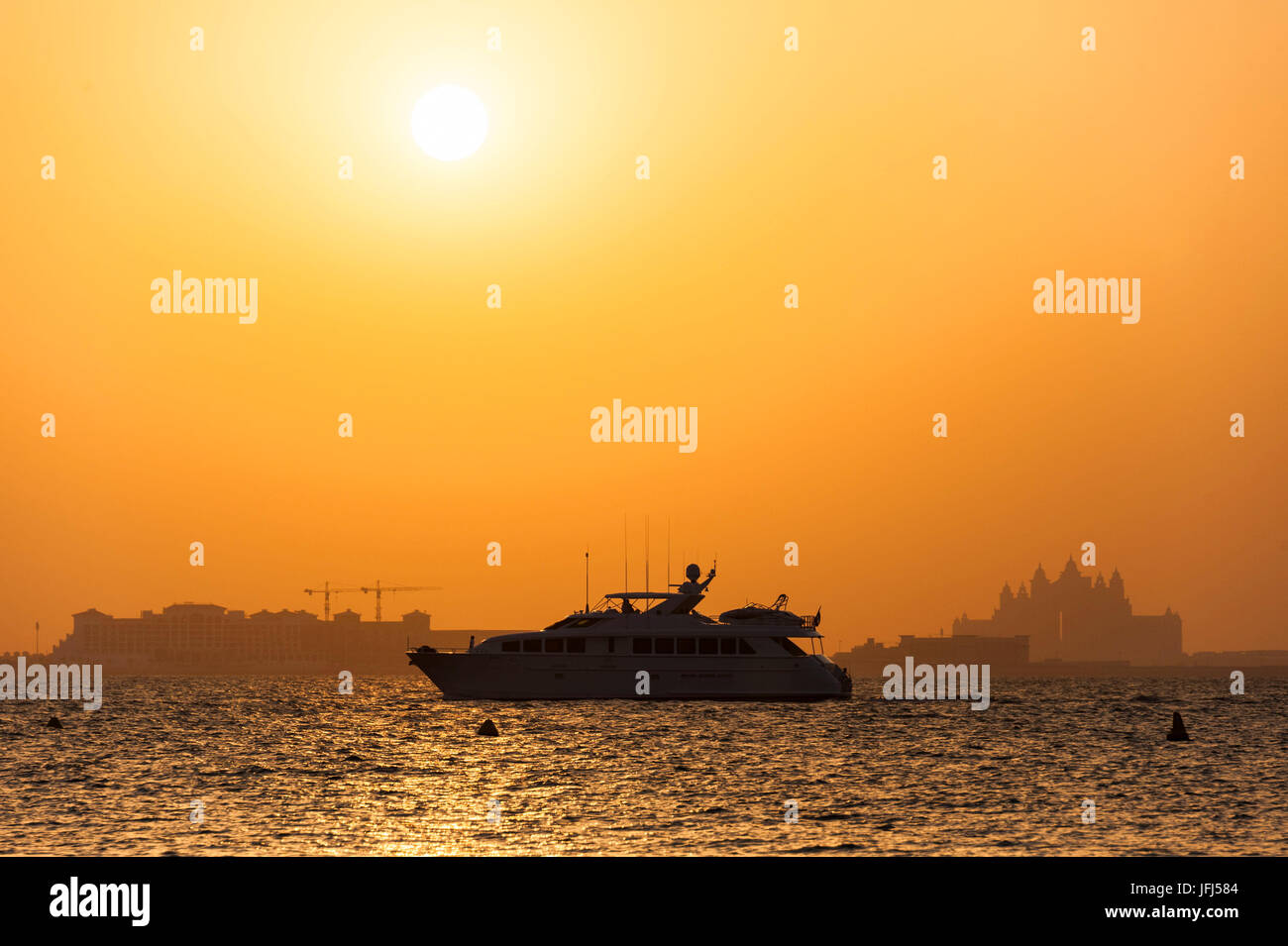 Arabien, Arabische Halbinsel, den Persischen Golf, Vereinigte Arabische Emirate (VAE), Dubai, Jumeirah Beach, Atlantis Luxus Resort, Kreuzer, Stockfoto