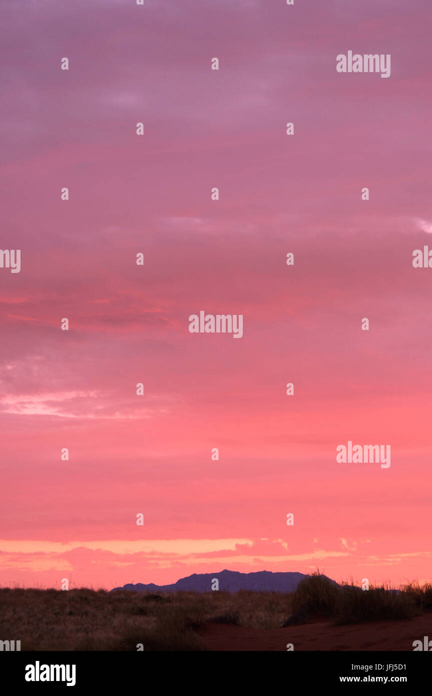 Afrika, Namibia, NamibRand Nature Reserve, Abend-Himmel in der Namib, Stockfoto