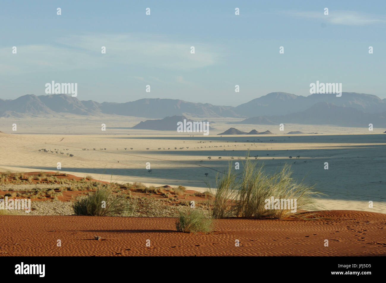 Afrika, Namibia, NamibRand Nature Reserve, Blick auf Wolwedans auf die Namib Stockfoto