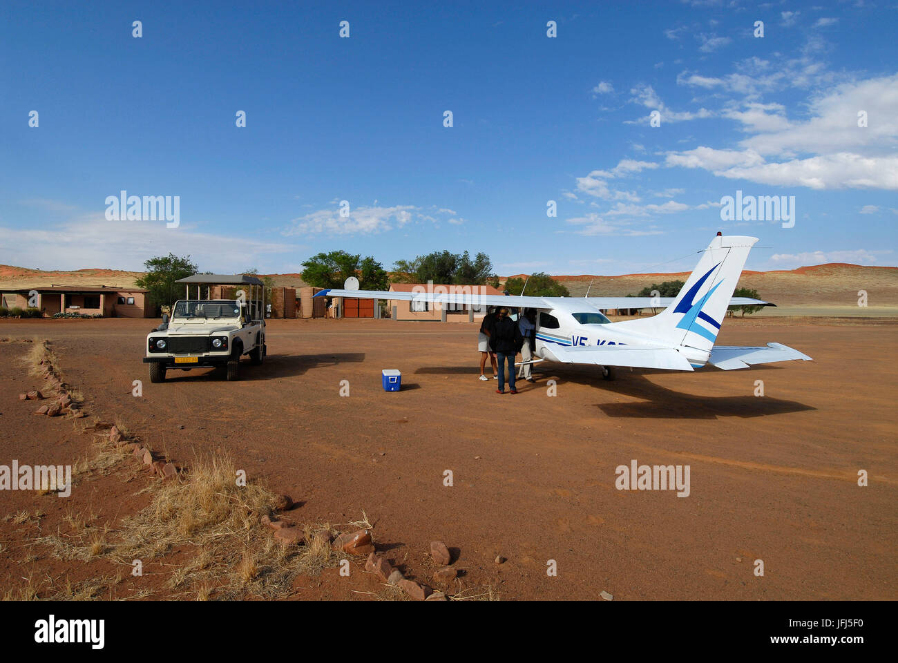 Afrika, Namibia, NamibRand Nature Reserve, Wolwedane Dunes Lodge, Flugplatz Stockfoto