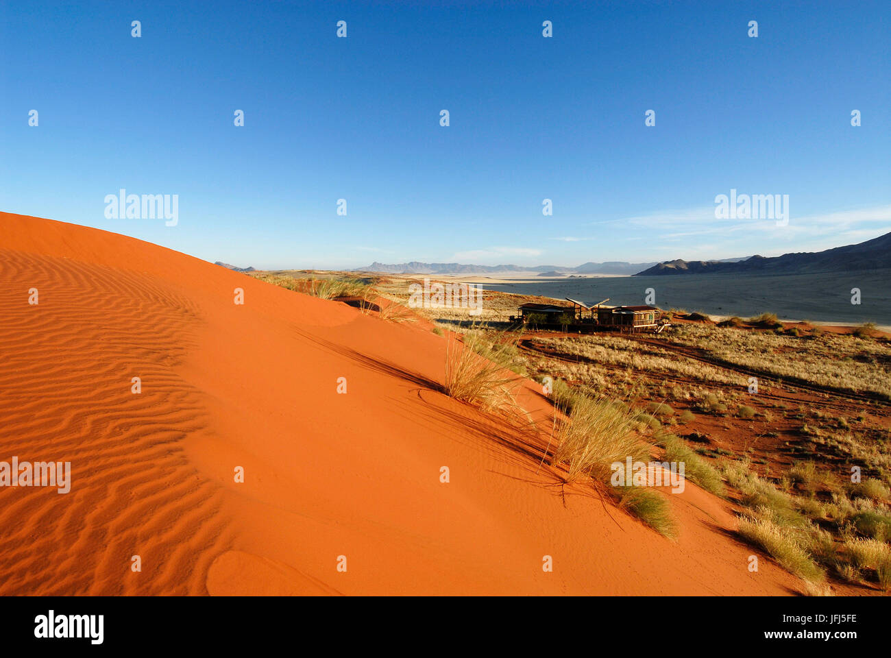 Afrika, Namibia, NamibRand Nature Reserve, Blick auf Wolwedans auf die Namib Stockfoto