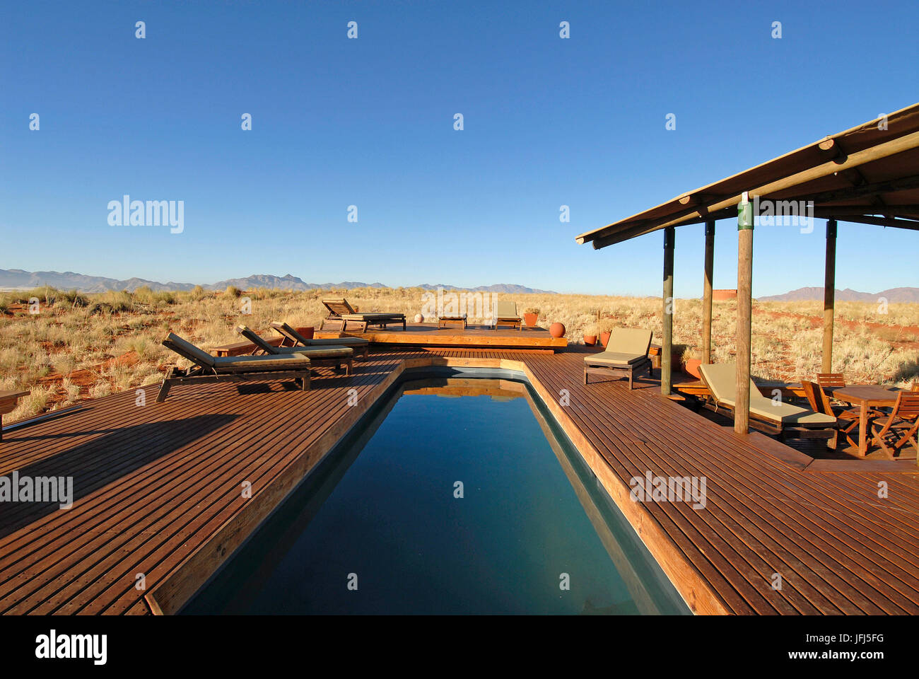 Afrika, Namibia, NamibRand Nature Reserve, Wolwedane Dünen lodge, pool Stockfoto