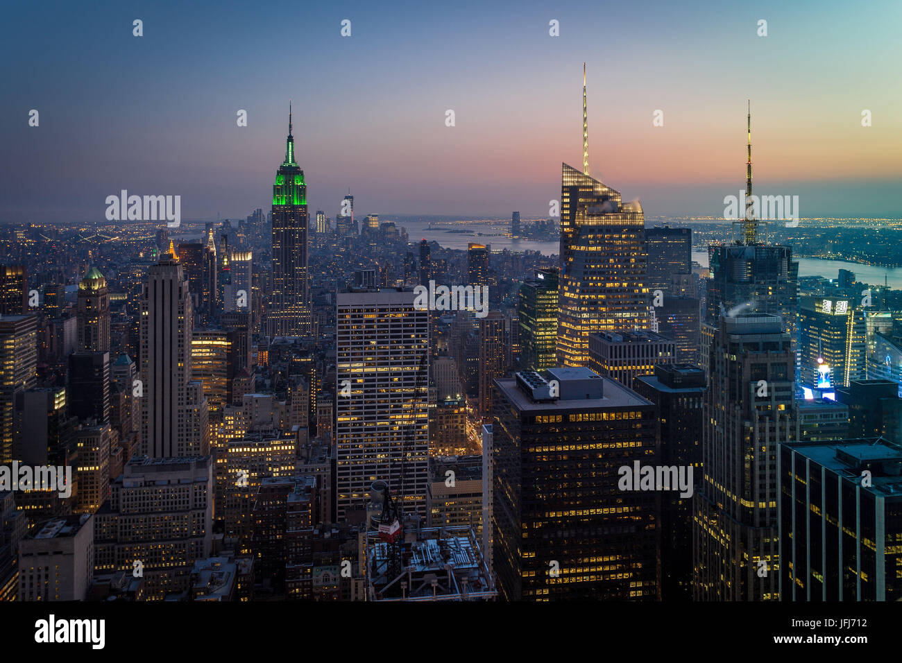 Skyline von oben bei Nacht, Manhattan, New York City, New York, den USA, Nordamerika Stockfoto