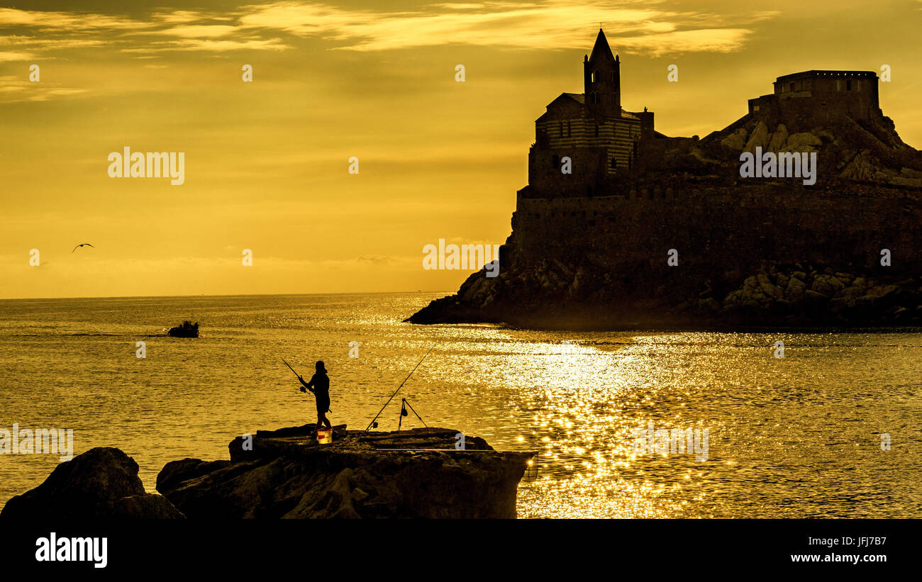 Blick auf San Pedro in den Sonnenuntergang, Palmaria, Cinque Terre, Ligurien, Italien Stockfoto