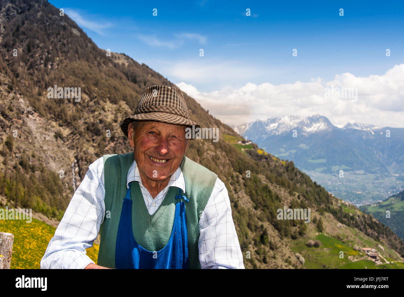 Italien, Südtirol, Trentino, Südtirol, Vinschgau, Naturns, Schnatz Hof der Familie Ladurner im Mai 2013, Paul Ladurner im Alter von 83 Jahren Stockfoto