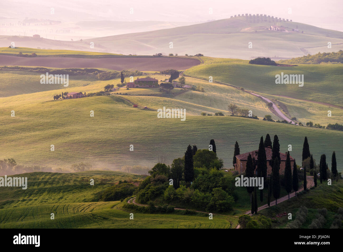 Europa, Italien, Podere Belvedere Sonnenaufgang in der Toskana, Provinz Siena, Orcia-Tals, Stockfoto