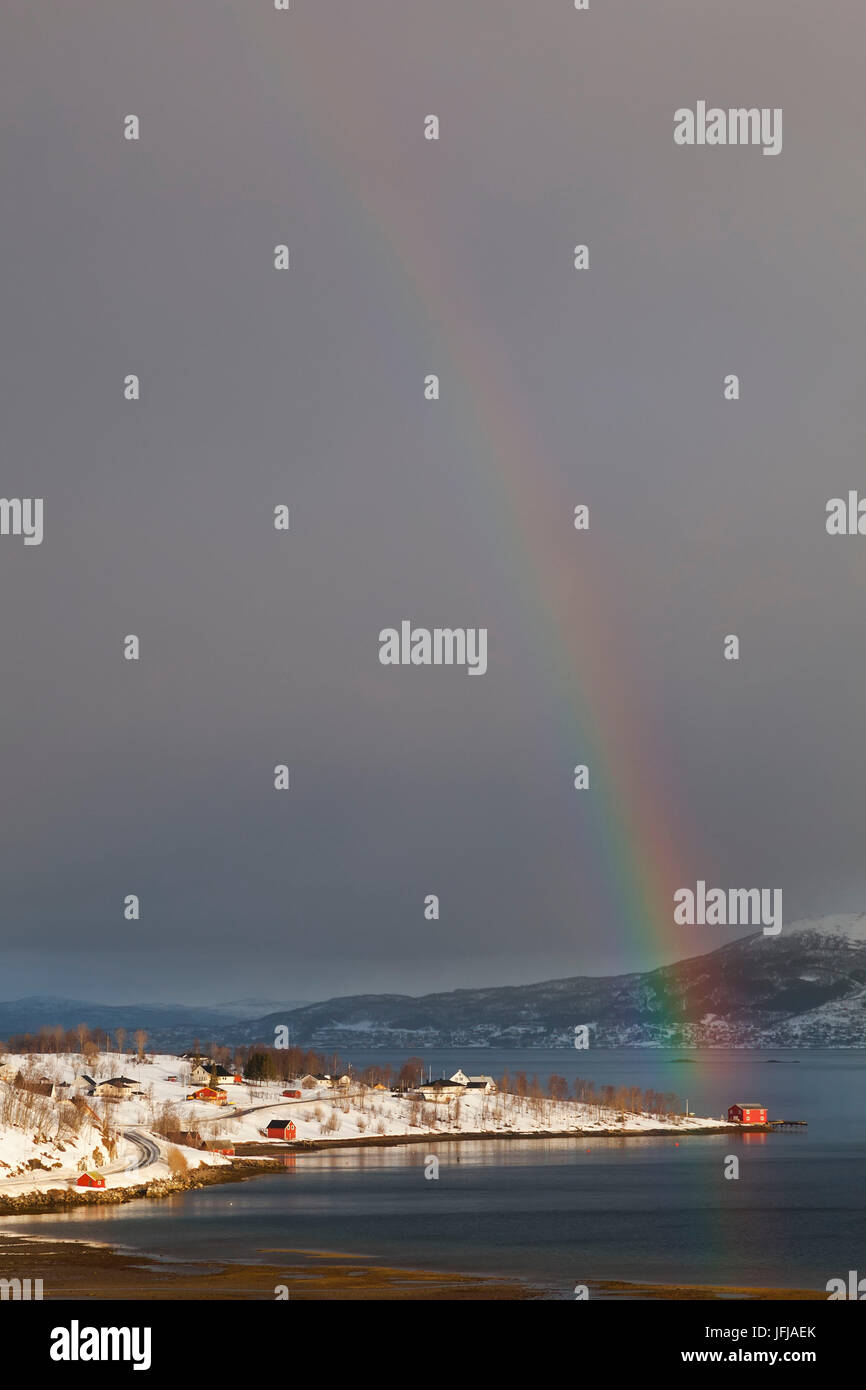 Lofoten, Norwegen, Regenbogen nach dem Regen, Stockfoto