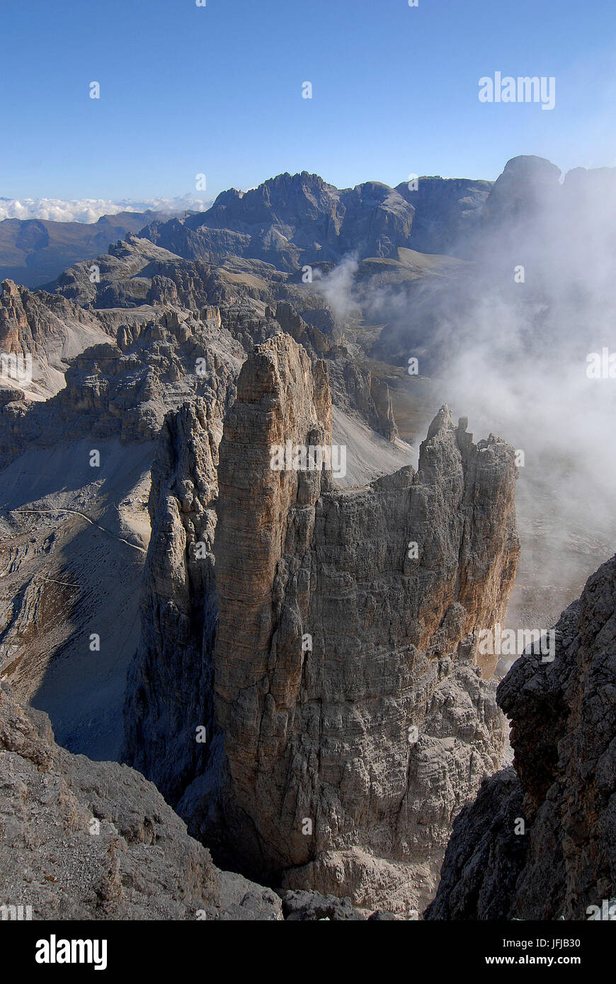 Tre Cime di Lavaredo, Dolomiten, Südtirol, Italien, ungewöhnliche Blick auf den kleinen Gipfel der Tre Cime di Lavaredo / Drei Zinnen Stockfoto