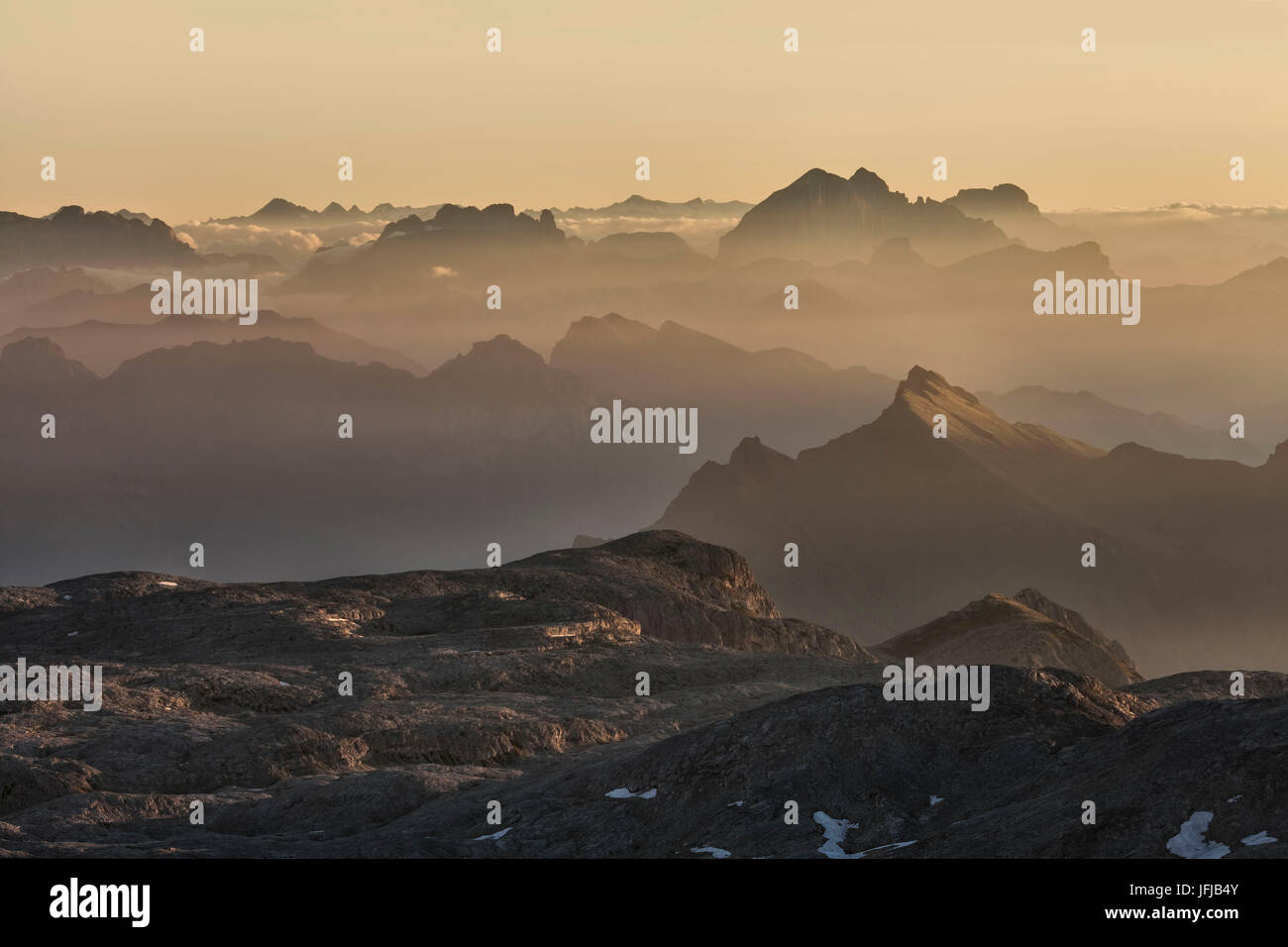 Europa, Italien, Trentino, Sunrise auf dem Plateau der Pale di San Martino (Pala-Gruppe), Dolomiten Stockfoto
