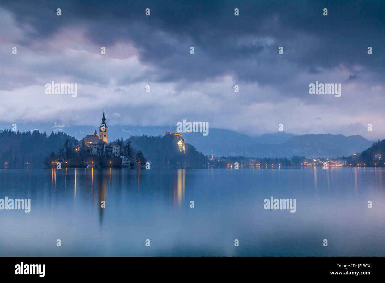 Europa, Slowenien, Oberkrain, der See von Bled in einem Wintermorgen Stockfoto
