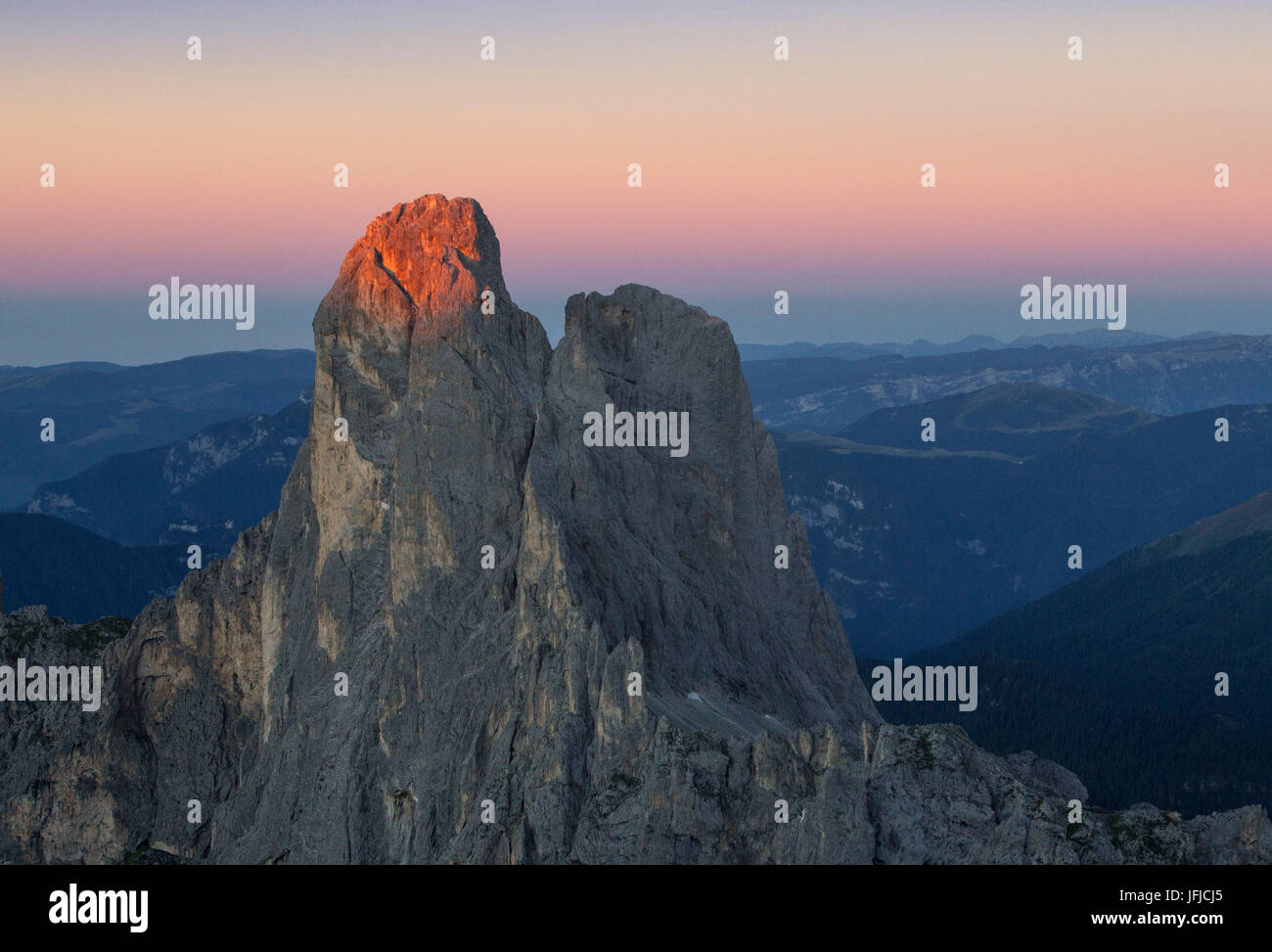 Europa, Italien, Trentino, Sass Maor bei Sonnenaufgang, blass San Martino, Dolomiten Stockfoto