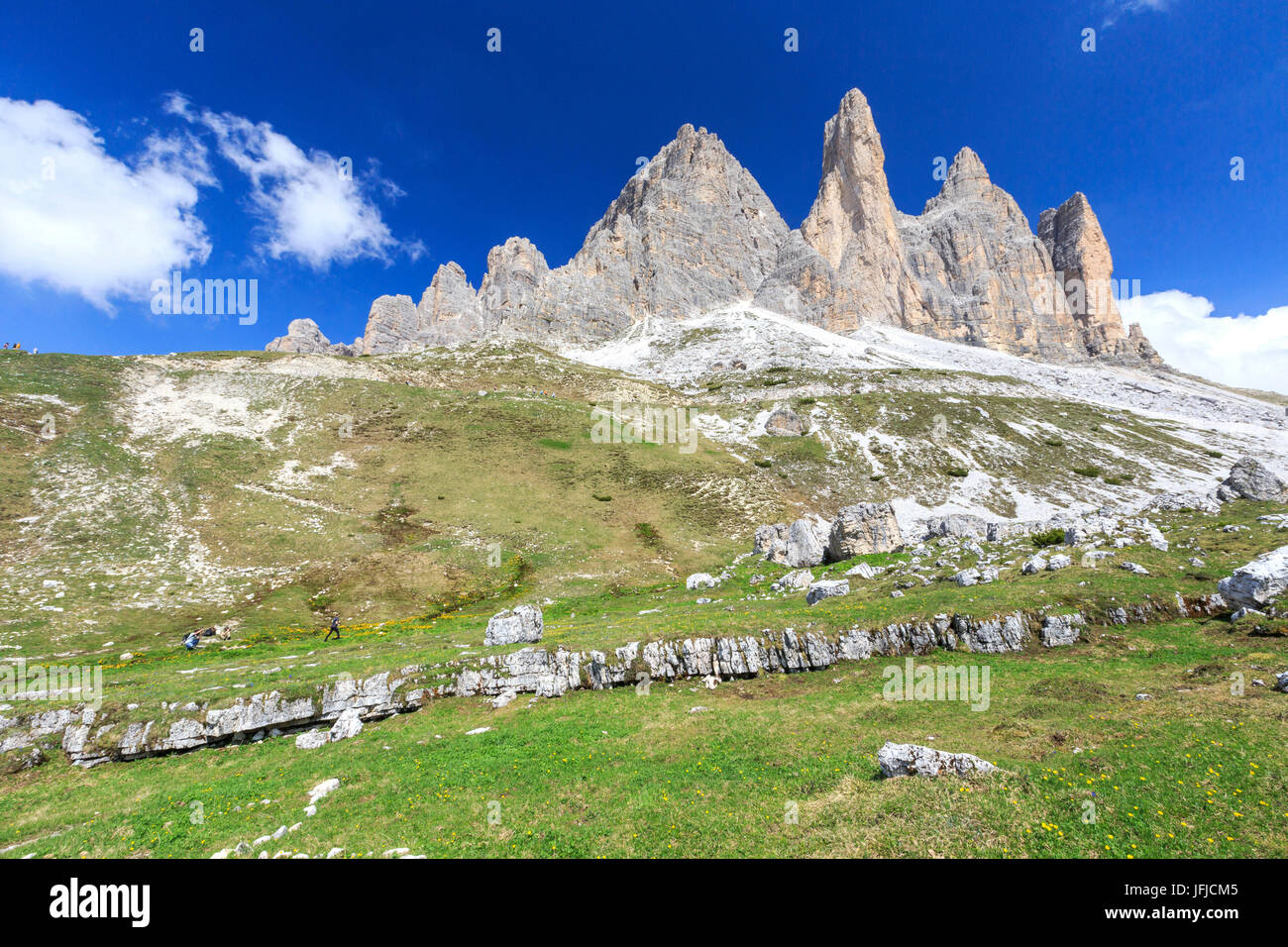 Blick auf die drei Zinnen von Lavaredo an einem Sommertag, Sextner Dolomiten Trentino Alto Adige Italien Europa Stockfoto