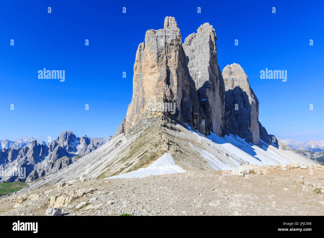 Blick auf die drei Zinnen von Lavaredo an einem Sommertag, Sextner Dolomiten Trentino Alto Adige Italien Europa Stockfoto