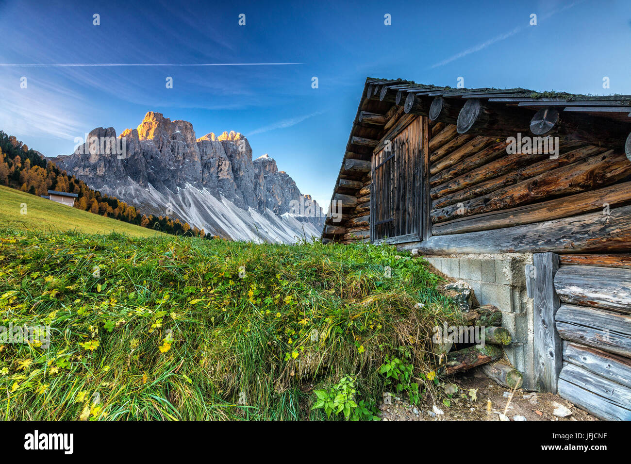 Die Gruppe der Geisler-Ansichten von Malga Gampen im Morgengrauen, Villnösser Tal, Dolomiten-Süd-Tirol-Italien-Europa Stockfoto