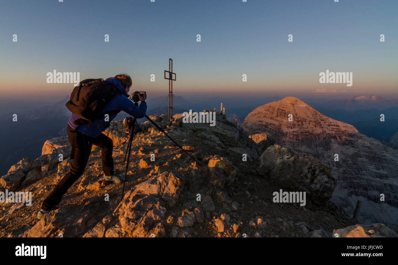 Tofana di Mezzo, Cortina d ' Ampezzo, Dolomiten, Veneto, Italien, Tofana di Mezzo Kreuz Stockfoto