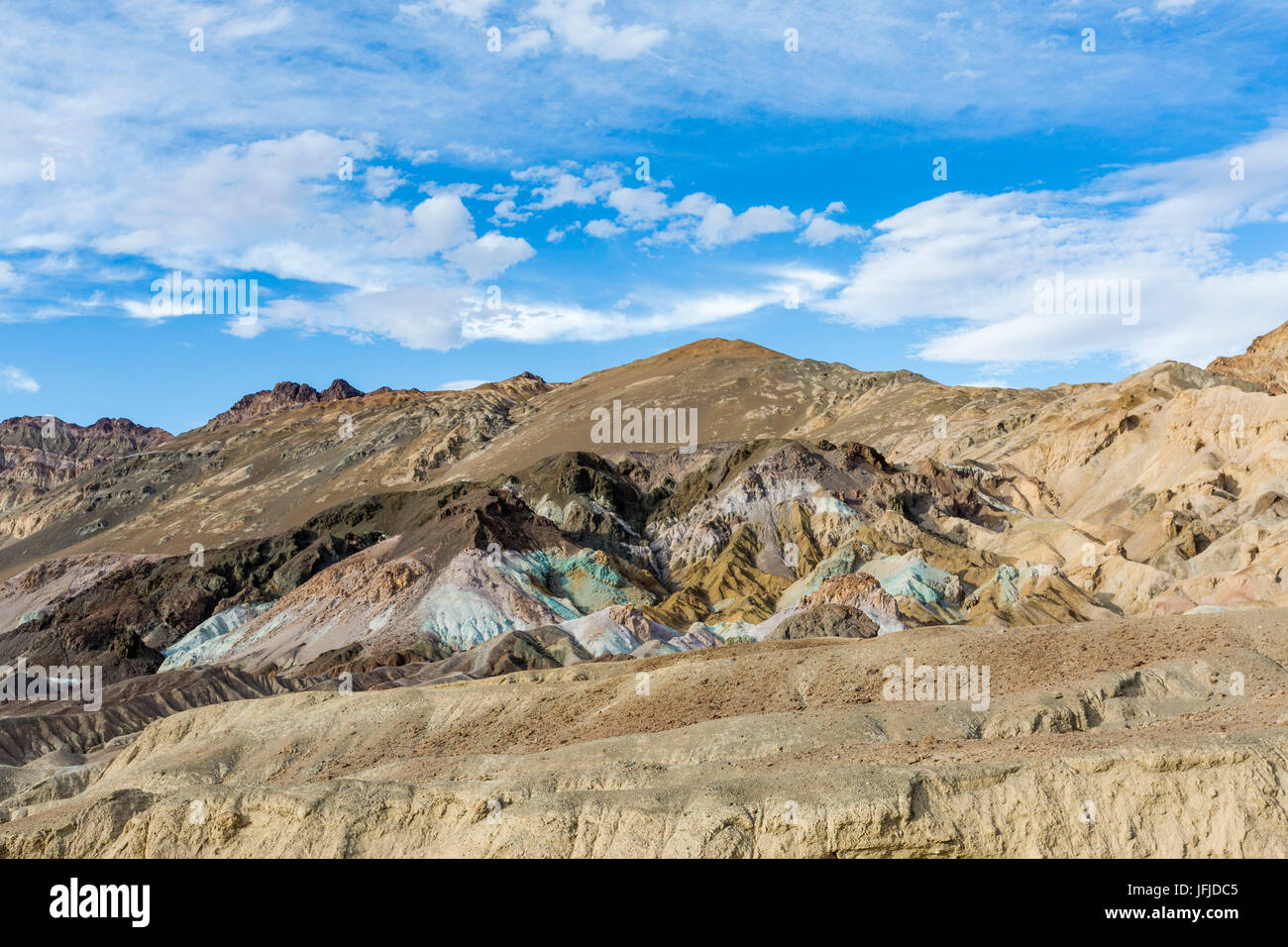 Die vielfarbigen Hügel betrachtet aus des malerischen Künstlers Road, Palette des Künstlers, Death Valley Nationalpark, Inyo County, Kalifornien, USA, Stockfoto