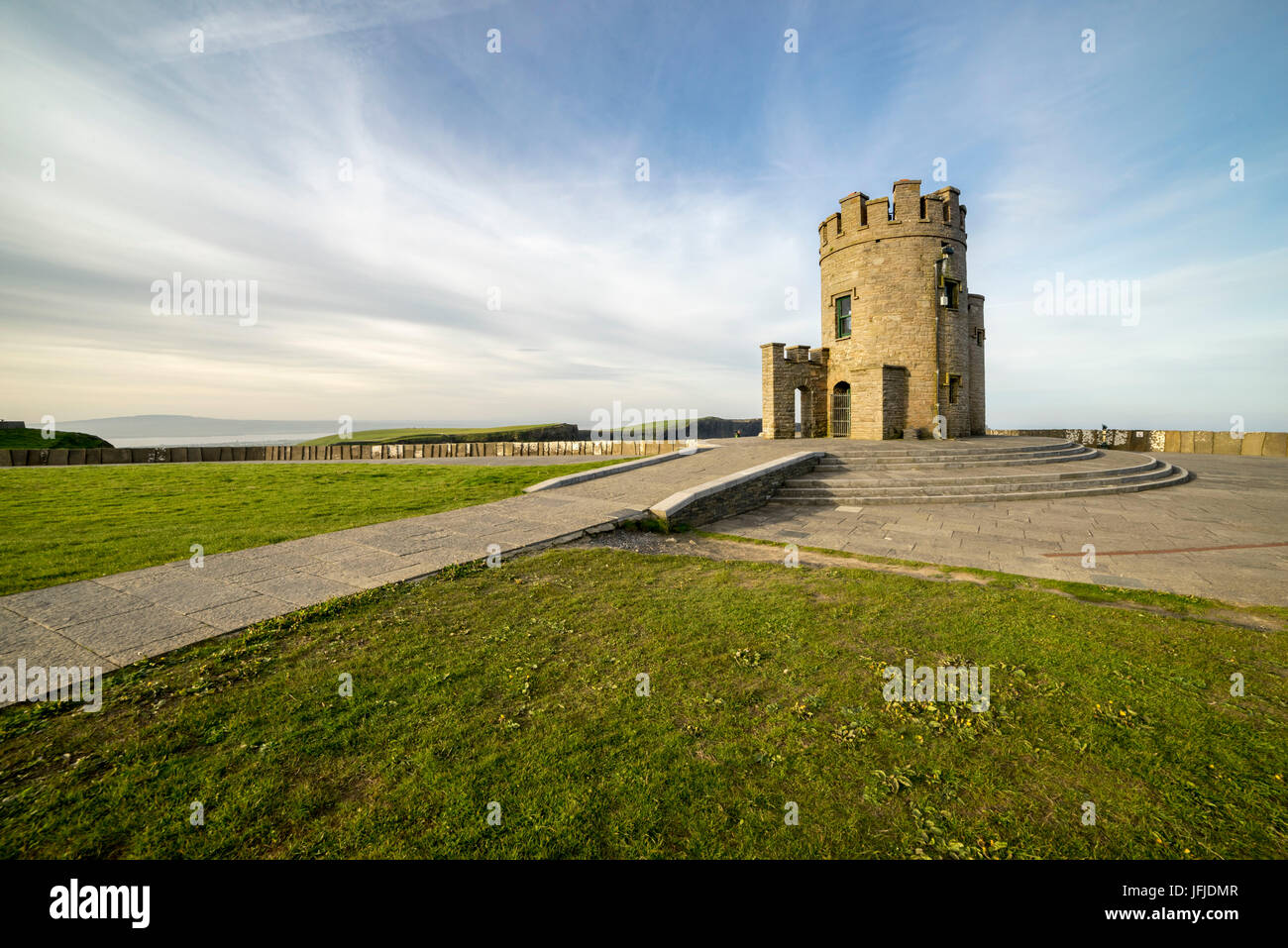 O'Briens Tower, Cliffs of Moher, Liscannor, Munster, Co, Clare, Irland, Europa, Stockfoto