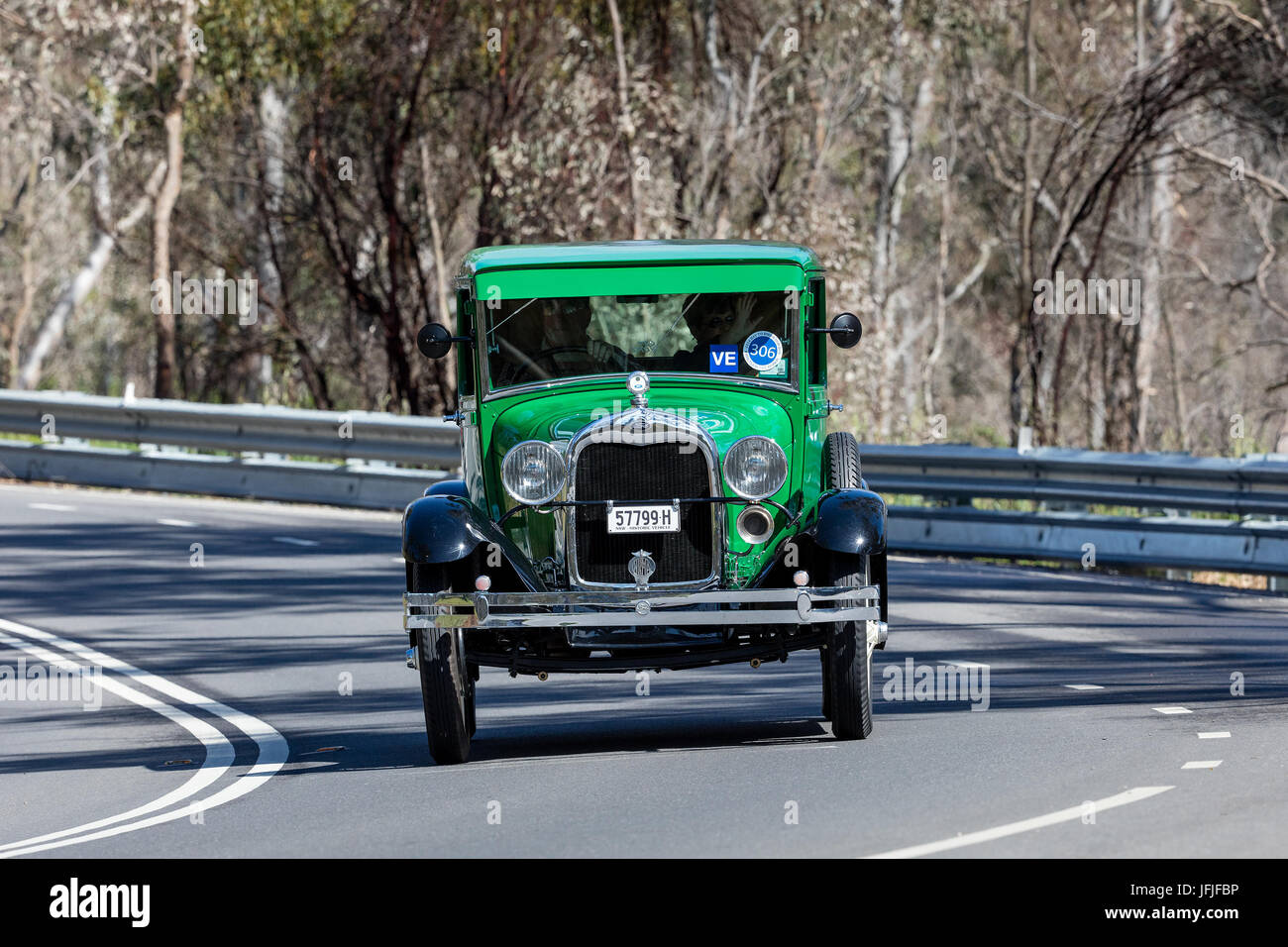 Jahrgang 1928 Ford Modell eine Fahrt auf der Landstraße in der Nähe der Stadt Birdwood, South Australia. Stockfoto