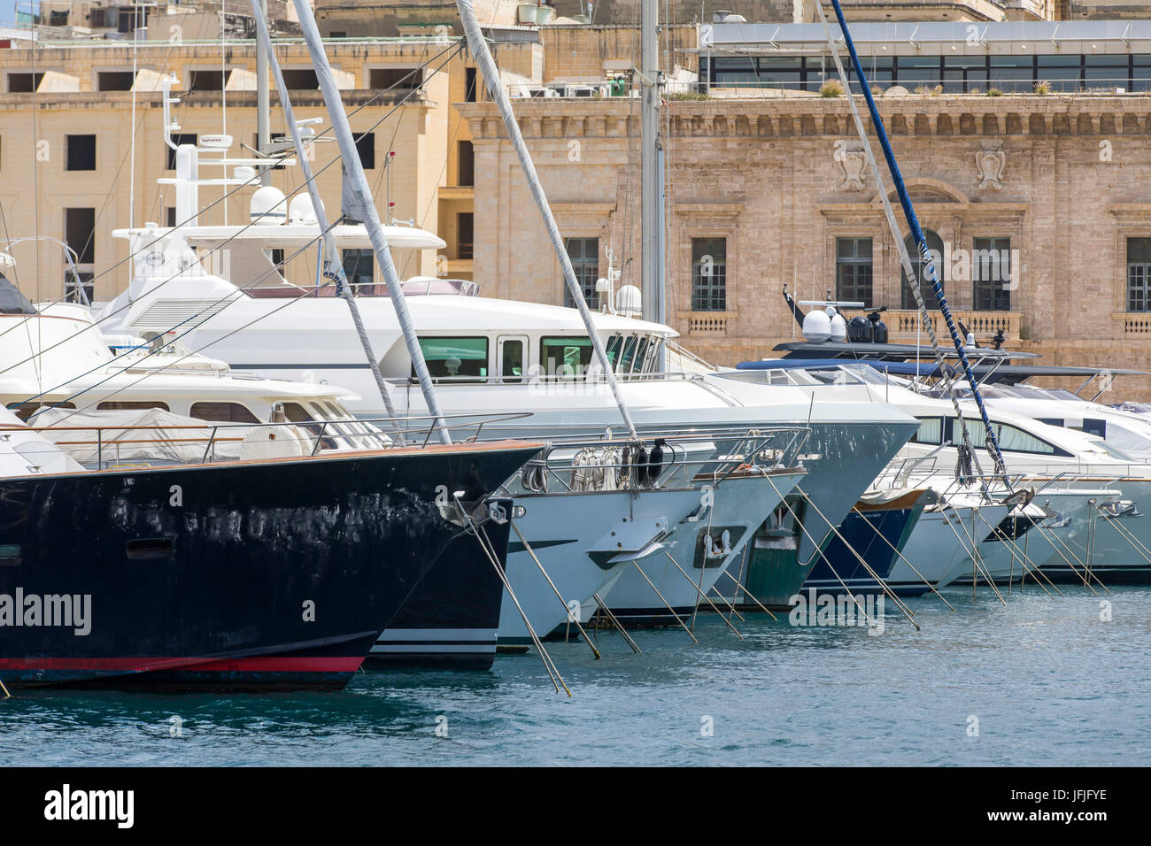 Malta, Valletta, 3-Städte, Grand Harbour, Yachten im Hafen von Birgu, Stockfoto