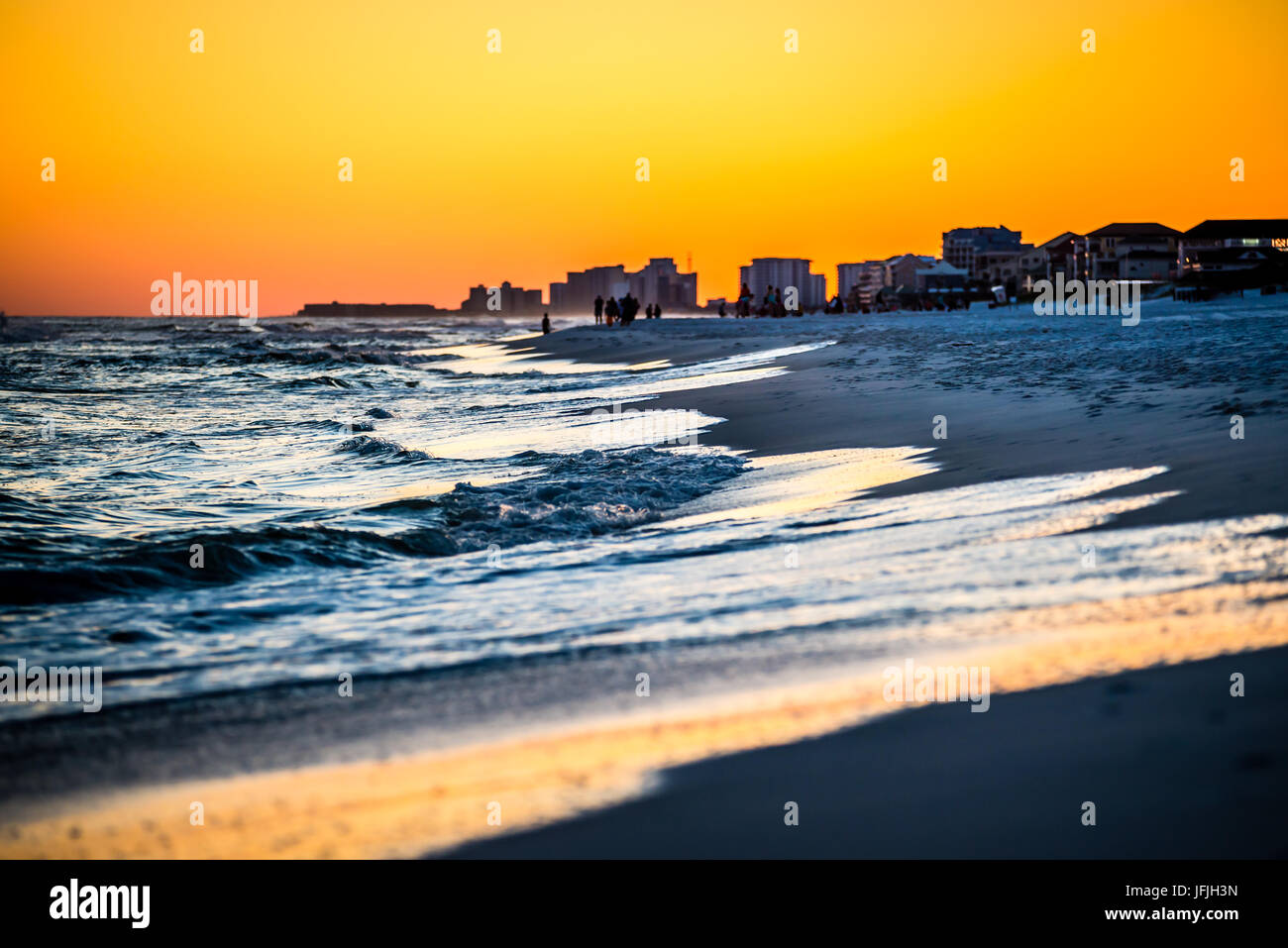 Orange Sonnenuntergang über dem Golf von Mexiko in Destin fl Stockfoto