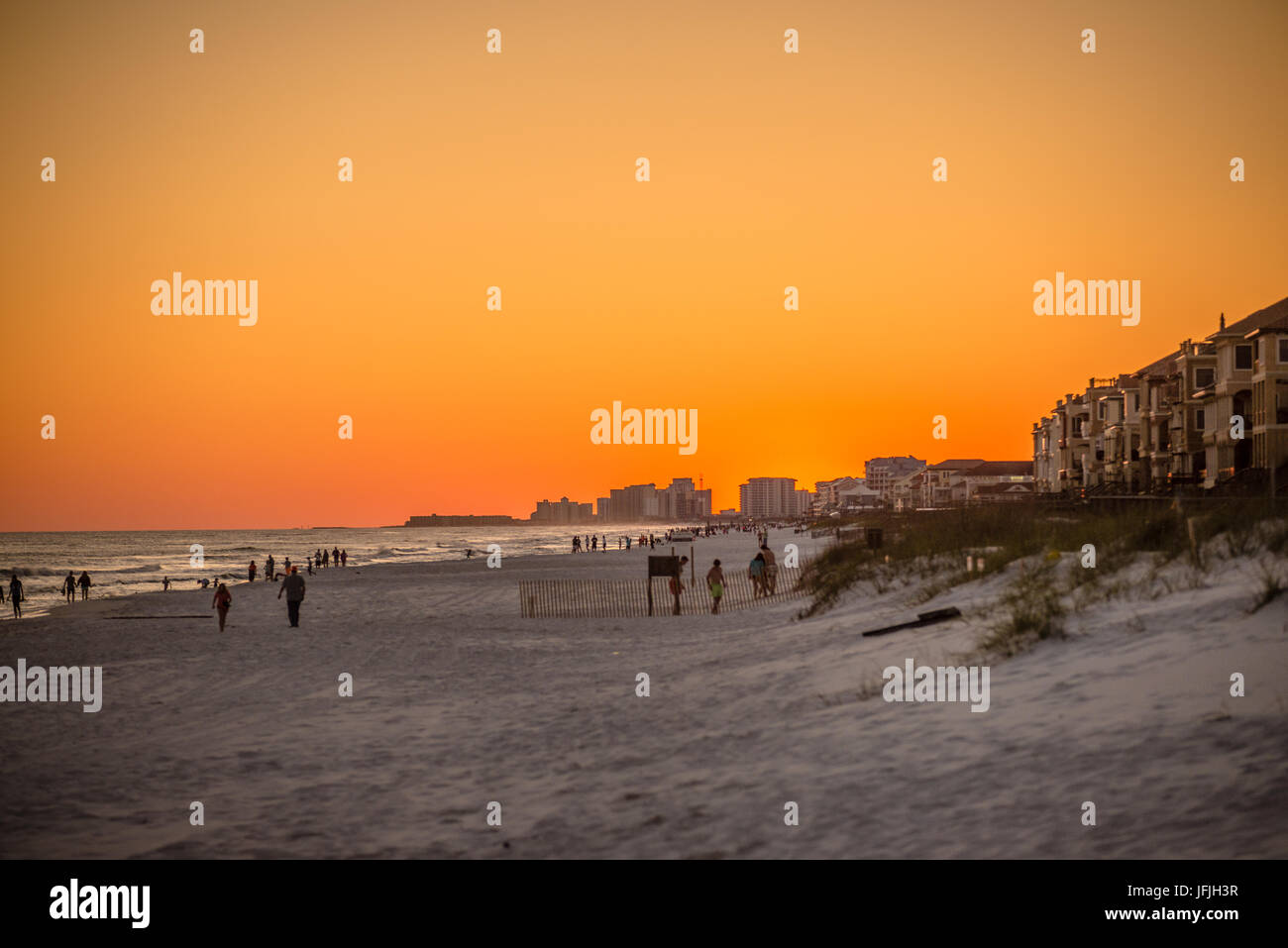 Orange Sonnenuntergang über dem Golf von Mexiko in Destin fl Stockfoto