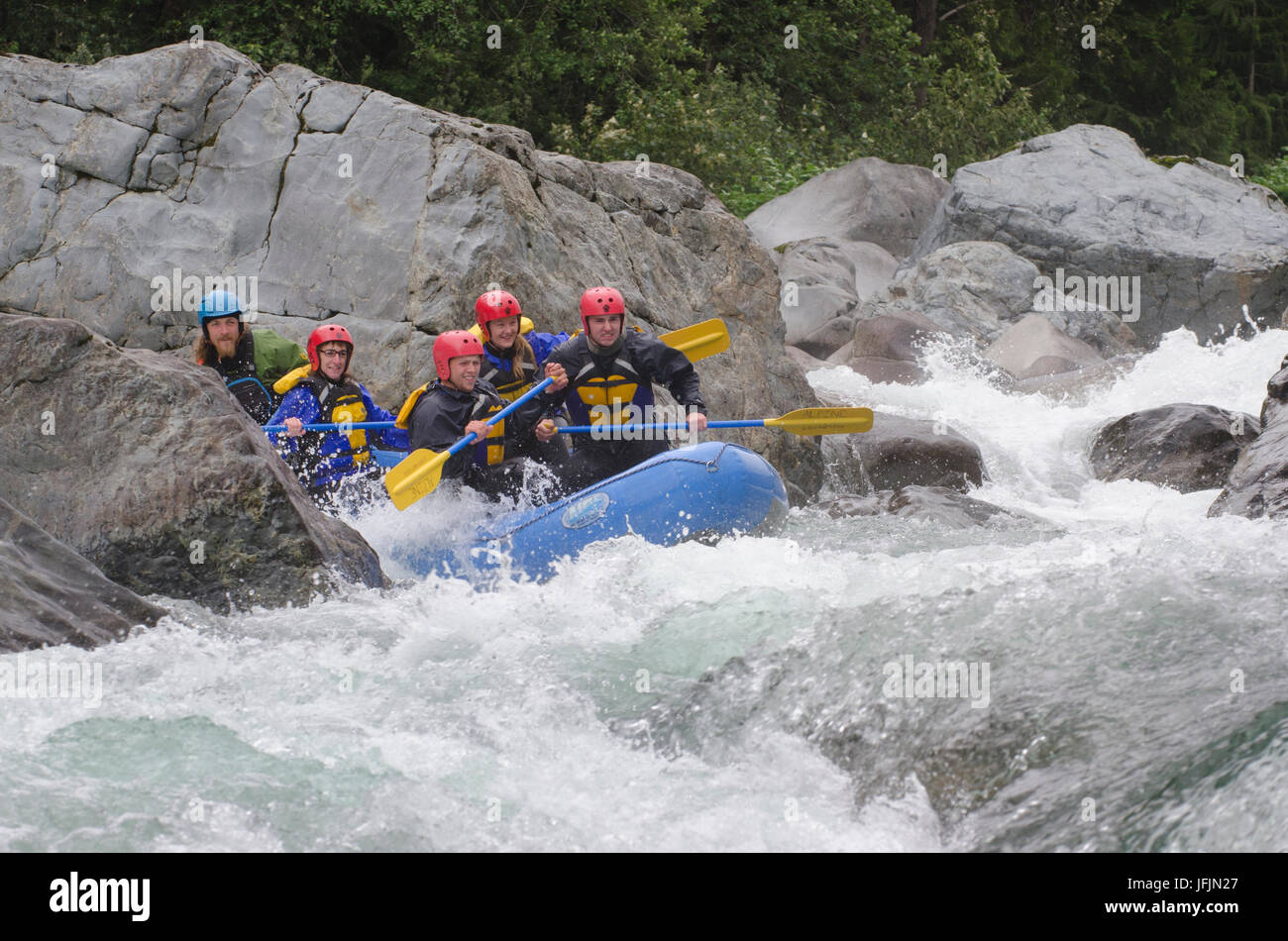 Wildwasser-rafting auf der Skykomish River, Washington Stockfoto