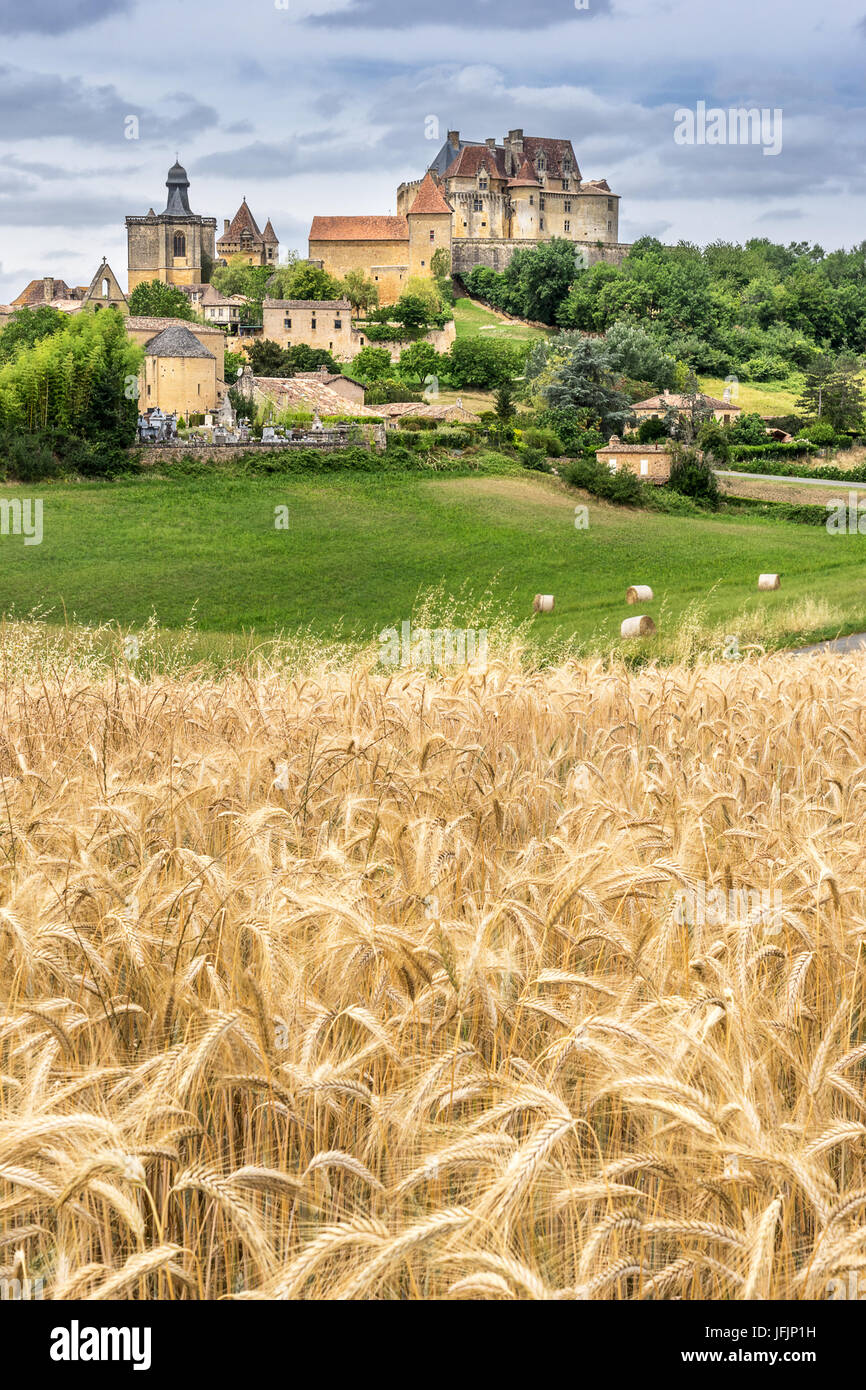 Das Hill top Dorf von Biron in der Dordogne im Südwesten Frankreich Stockfoto