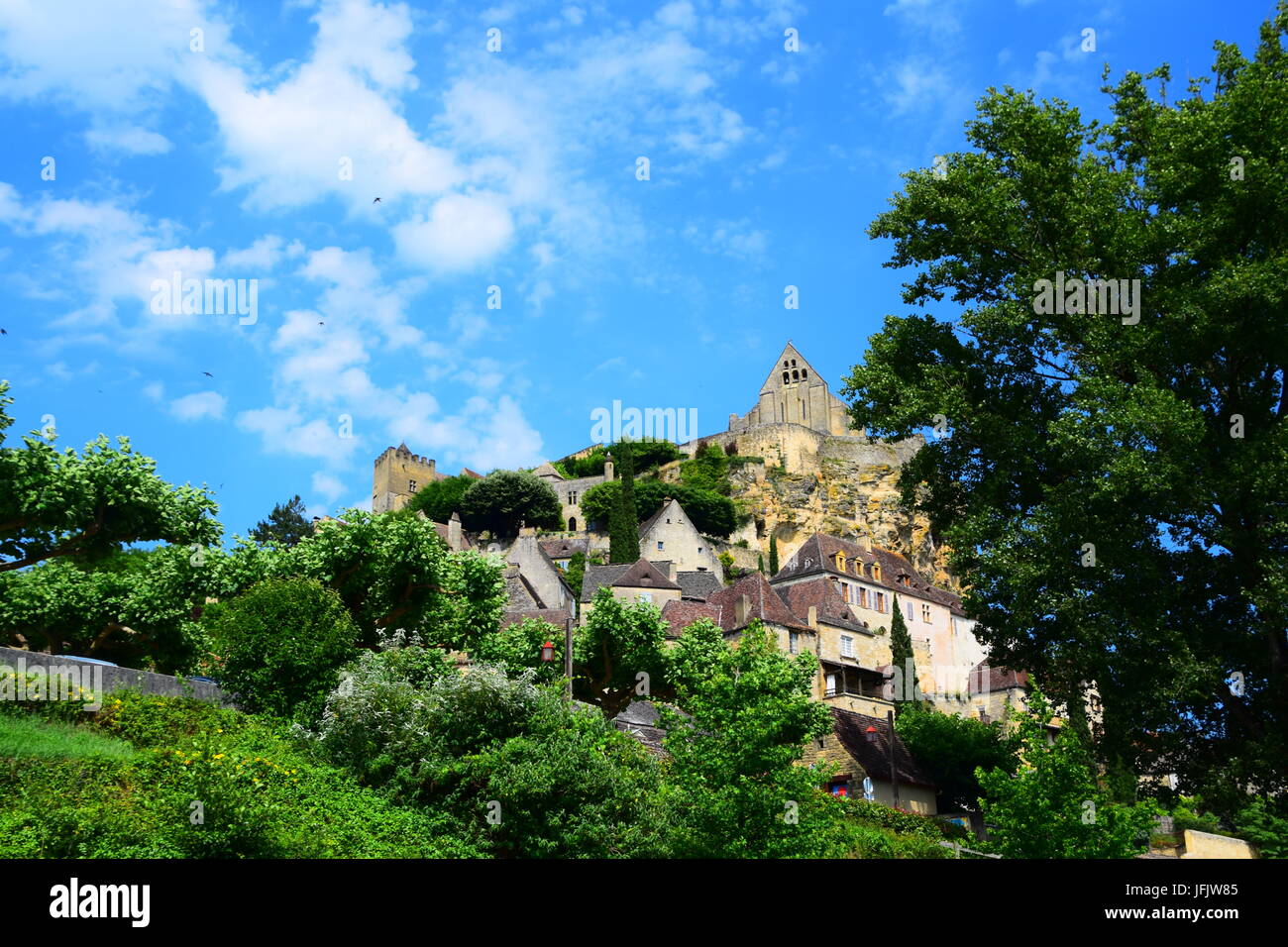 Die imposanten mittelalterlichen Festung der Chateau de Beynac mit Blick auf die Dordogne Stockfoto