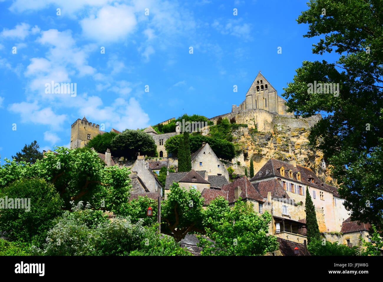 Die imposanten mittelalterlichen Festung der Chateau de Beynac mit Blick auf die Dordogne Stockfoto