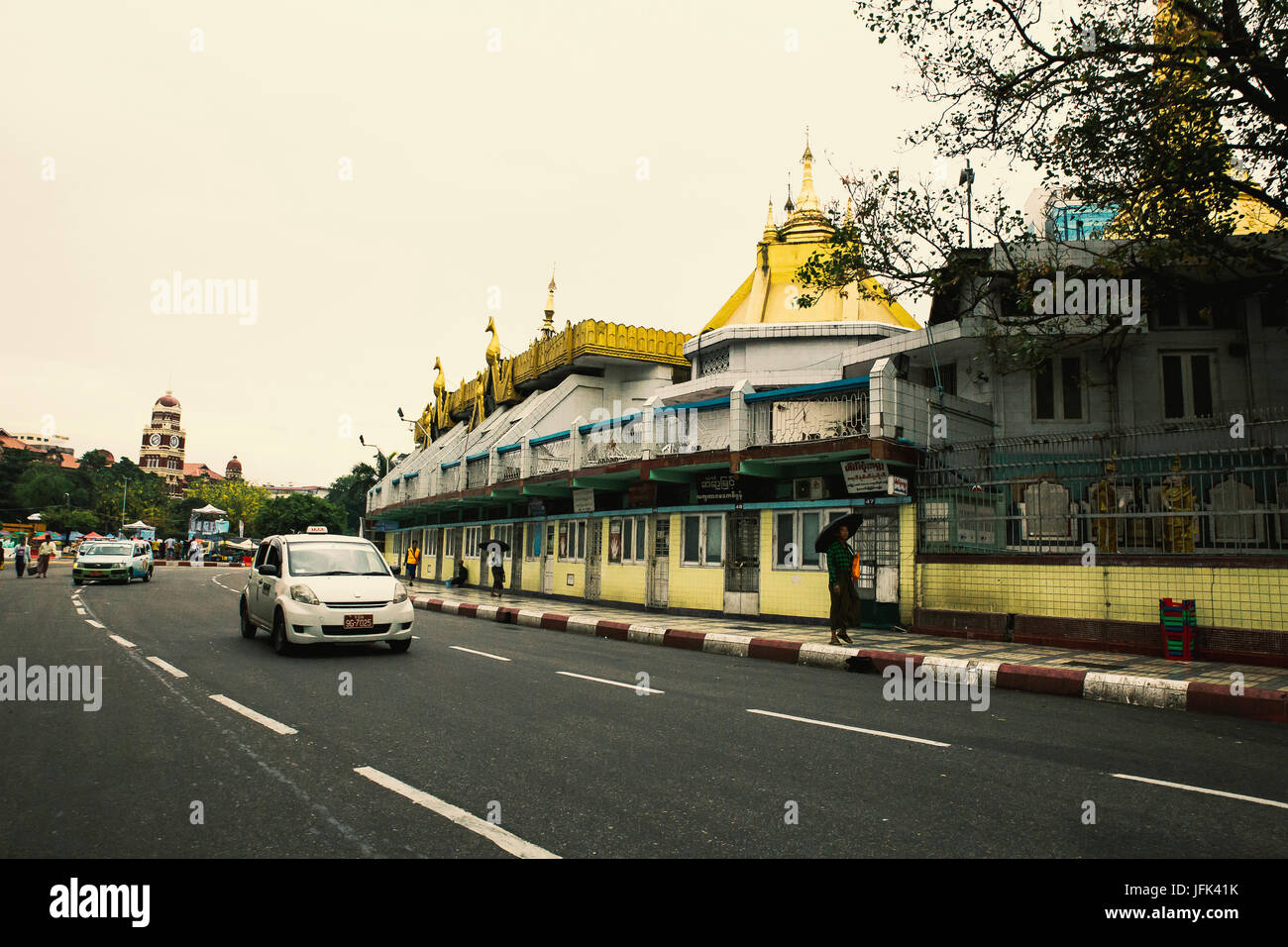 Yangon/Rangun Straßenansicht - Innenstadt Hauptstadt Rangun Myanmar - Reise-Foto. Stockfoto