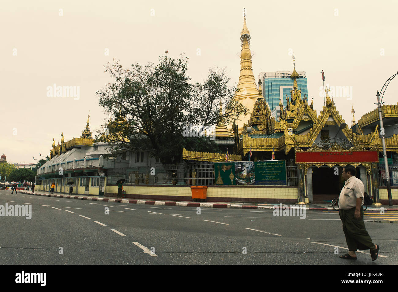 Yangon/Rangun Straßenansicht - Innenstadt Hauptstadt Rangun Myanmar - Reise-Foto. Stockfoto