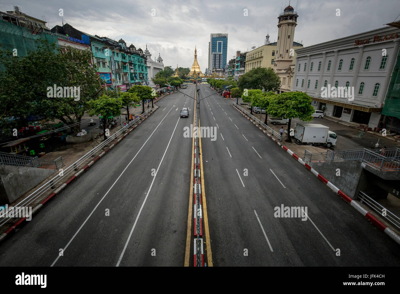 Yangon/Rangun Straßenansicht - Innenstadt Hauptstadt Rangun Myanmar - Reise-Foto. Stockfoto