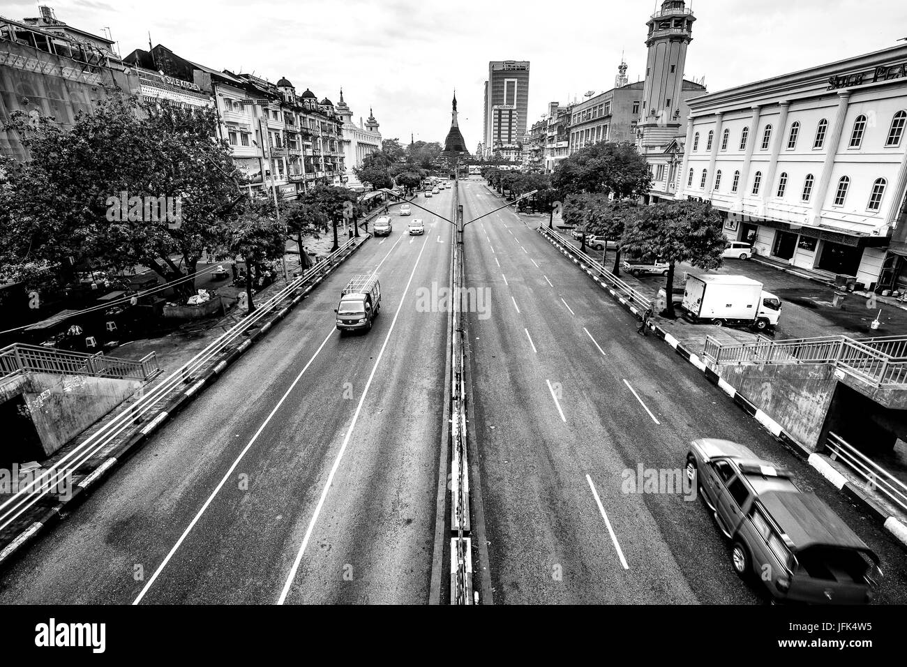 Yangon/Rangun Straßenansicht - Innenstadt Hauptstadt Rangun Myanmar - Reise-Foto. Stockfoto