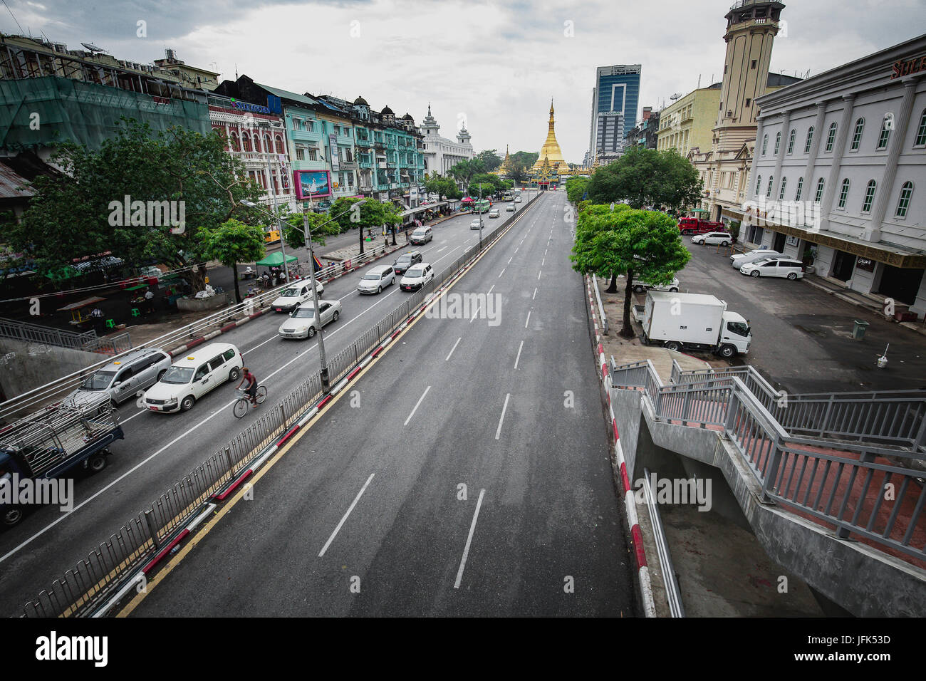 Yangon/Rangun Straßenansicht - Innenstadt Hauptstadt Rangun Myanmar - Reise-Foto. Stockfoto