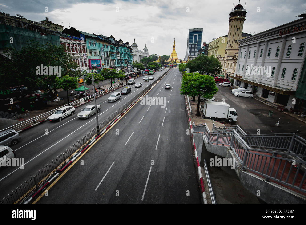 Yangon/Rangun Straßenansicht - Innenstadt Hauptstadt Rangun Myanmar - Reise-Foto. Stockfoto