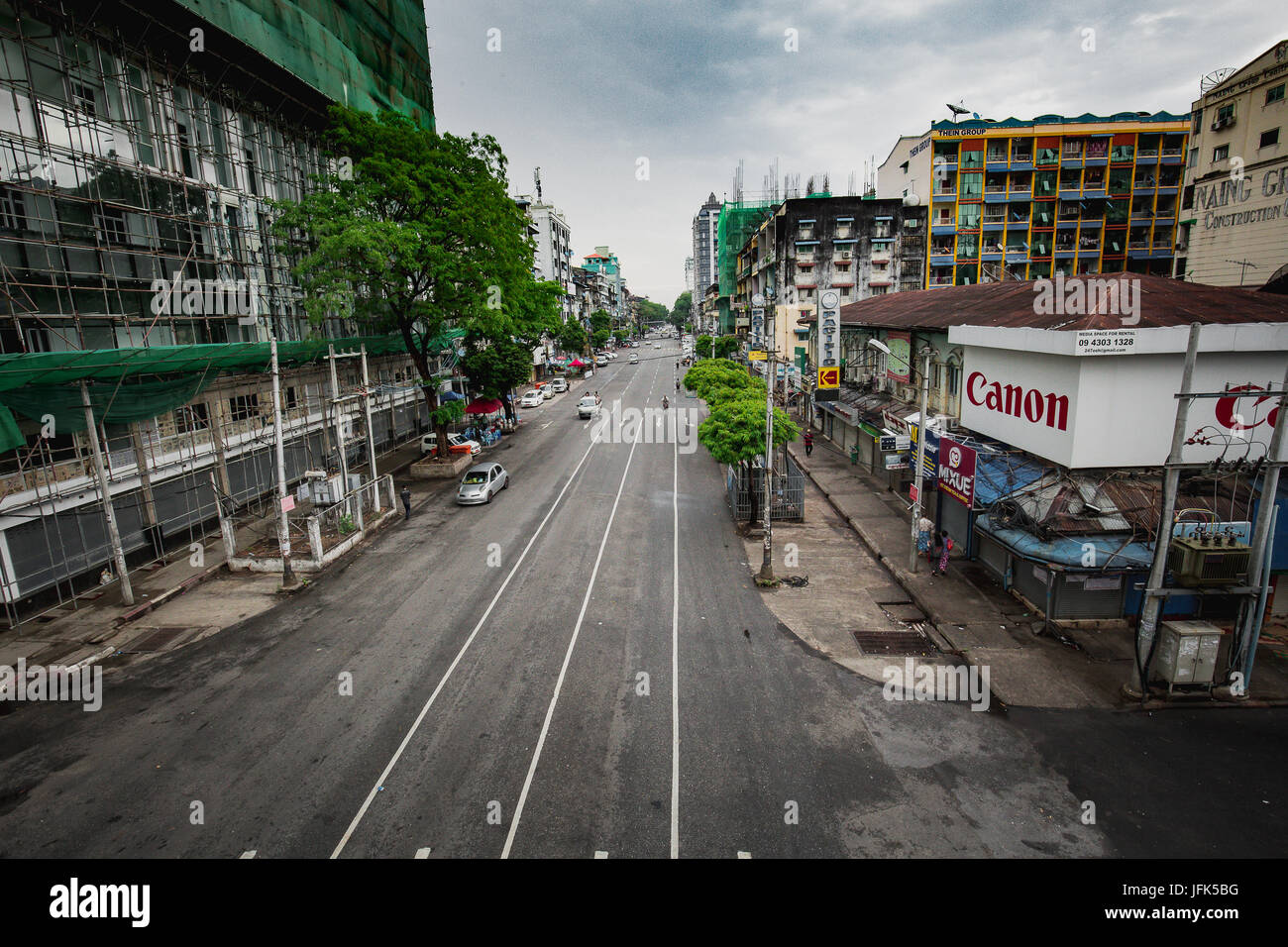 Yangon/Rangun Straßenansicht - Innenstadt Hauptstadt Rangun Myanmar - Reise-Foto. Stockfoto
