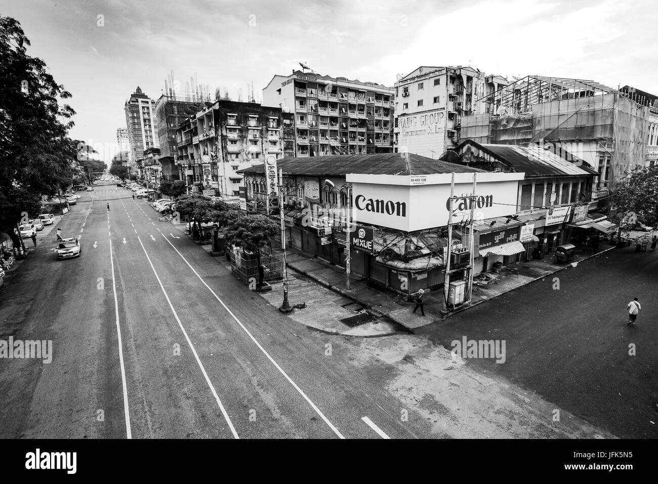 Yangon/Rangun Straßenansicht - Innenstadt Hauptstadt Rangun Myanmar - Reise-Foto. Stockfoto