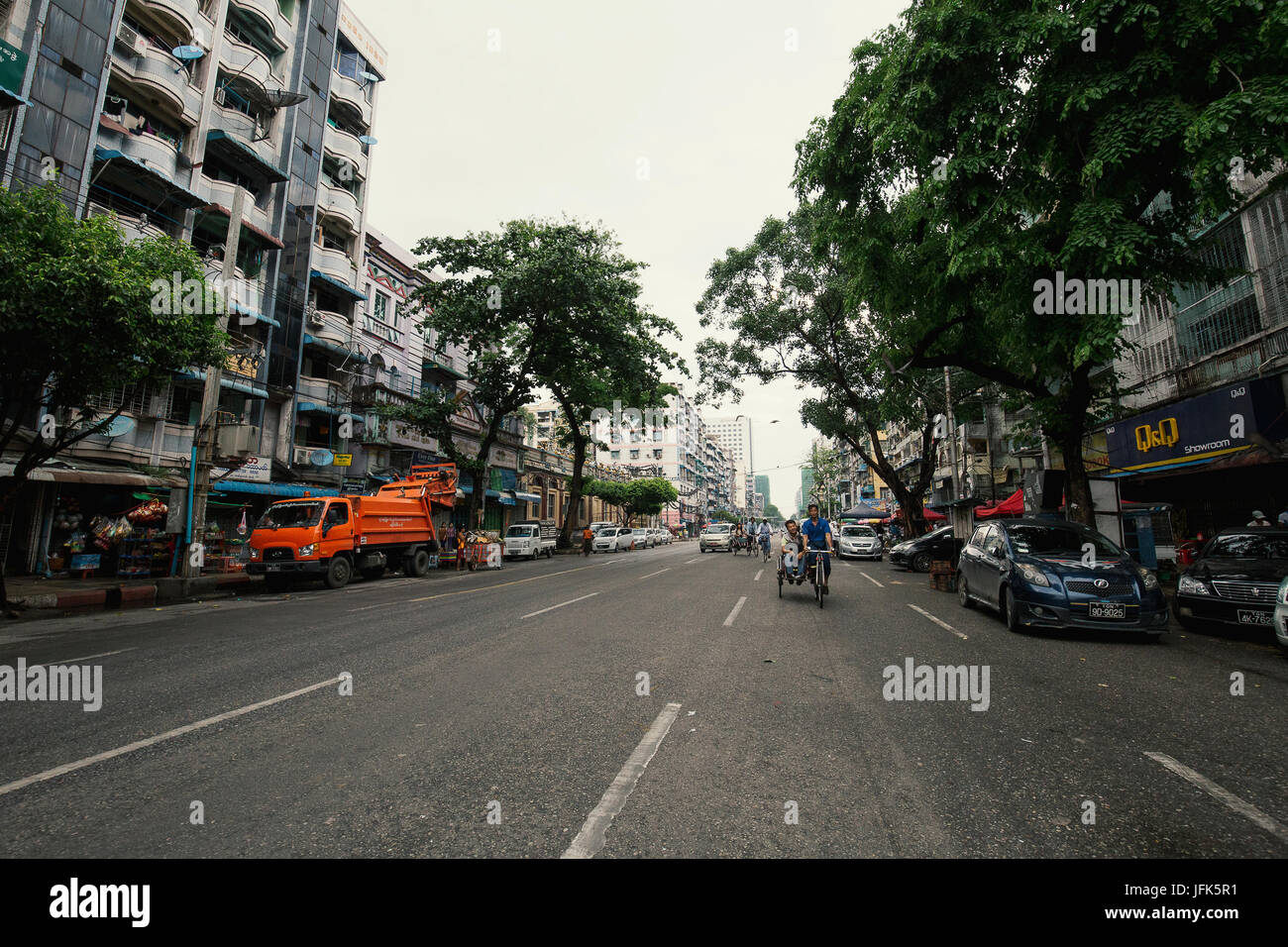 Yangon/Rangun Straßenansicht - Innenstadt Hauptstadt Rangun Myanmar - Reise-Foto. Stockfoto