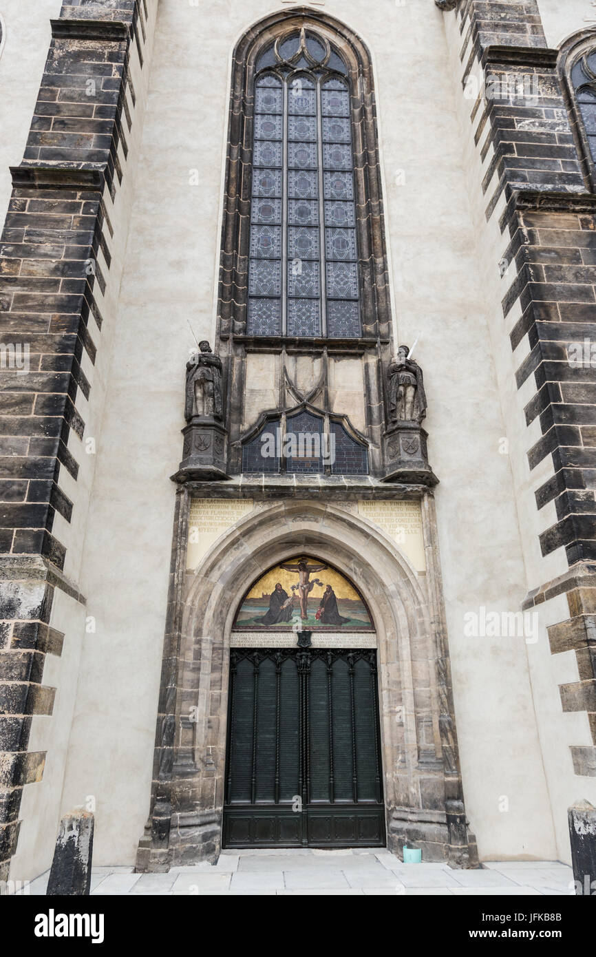 Tor und Portal der Schlosskirche in Wittenberg Stockfoto