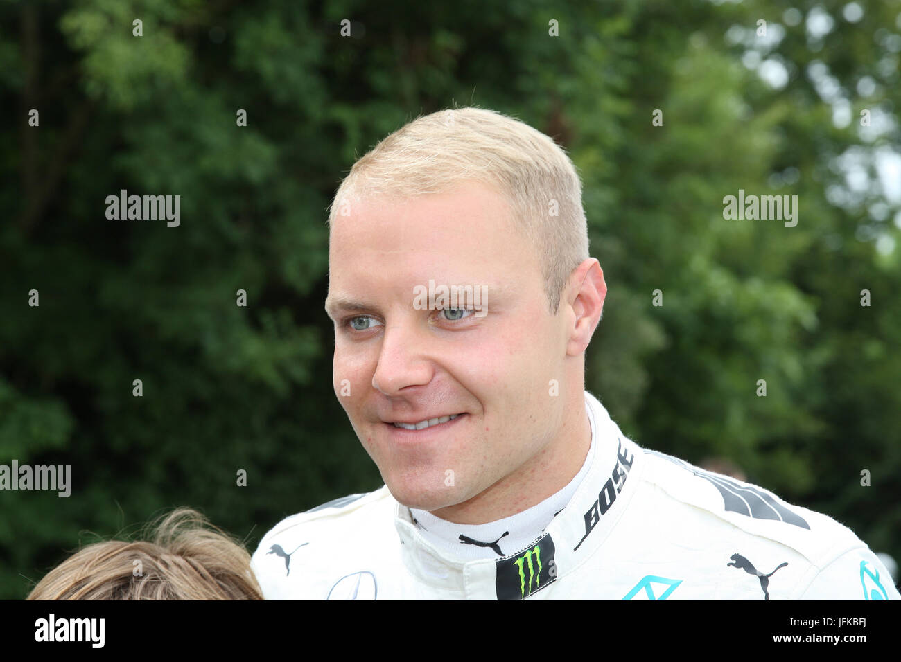 Goodwood, UK. 1. Juli 2017. Valtteri Bottas aktuellen F1-Mercedes-Pilot auf dem Goodwood Festival of Speed Credit: Malcolm Greig/Alamy Live News Stockfoto
