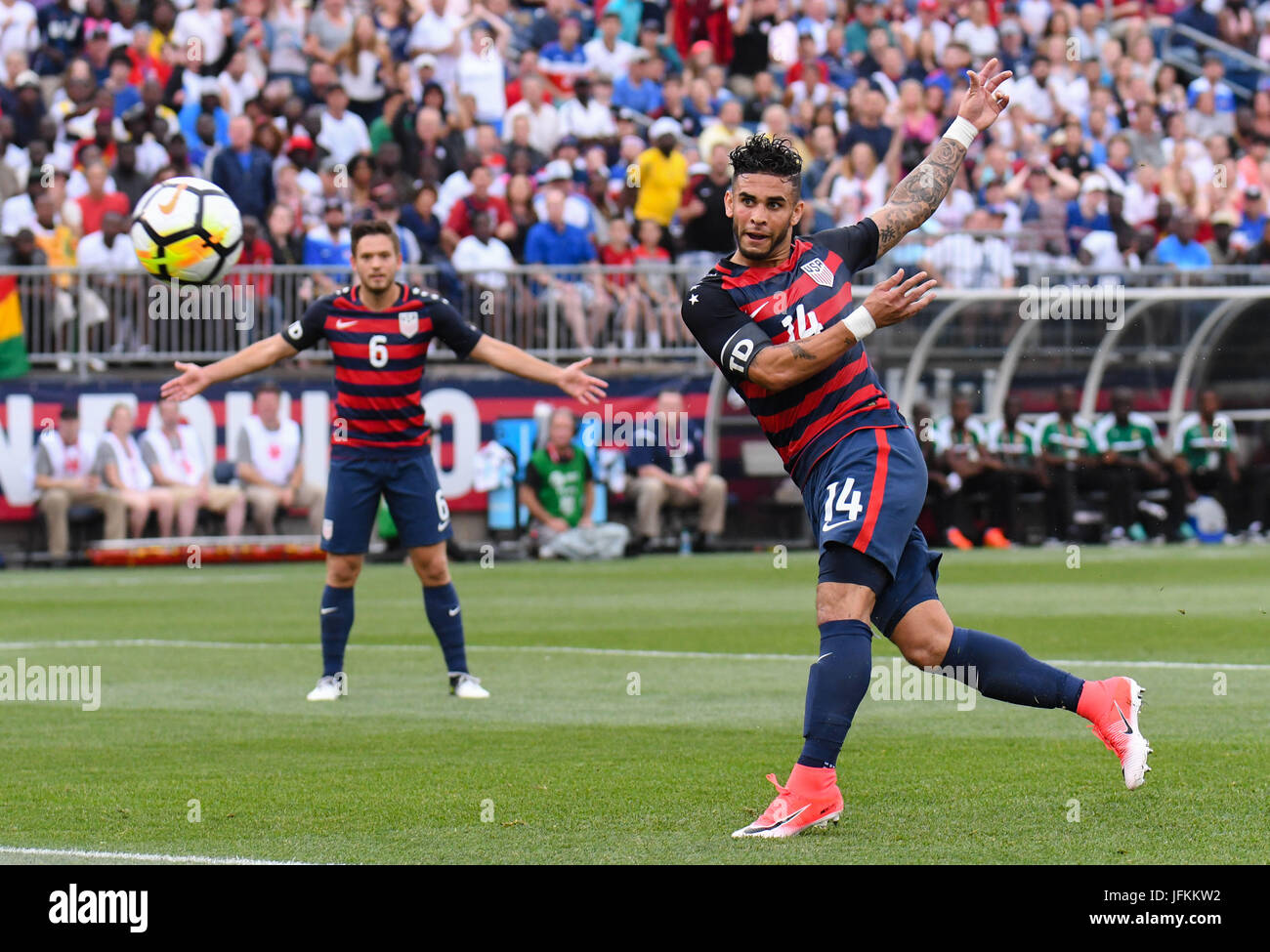Samstag, 1. Juli 2017: Dom Dwyer (14) von der USMNT schießt und punktet bei einem internationalen Freundschaftsspiel gegen Ghana Pratt & Whitney-Stadion in East Hartford, Connecticut. Gregory Vasil/CSM Stockfoto