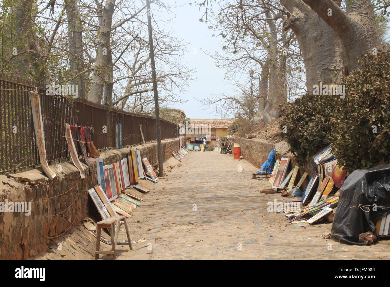 Gemälde zum Verkauf auf der Insel Gorée in Senegal Stockfoto