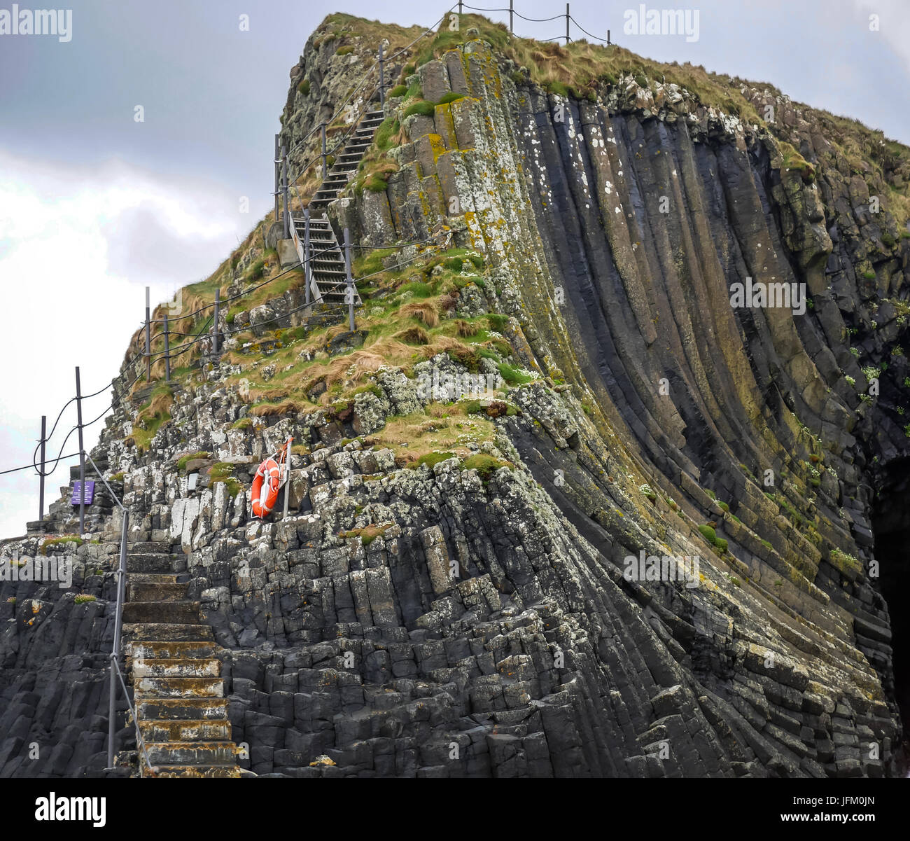 Twisted vulkanischen Basalt Felsformationen, Staffa, Isle of Mull, Inneren Hebriden, Schottland, Großbritannien Stockfoto