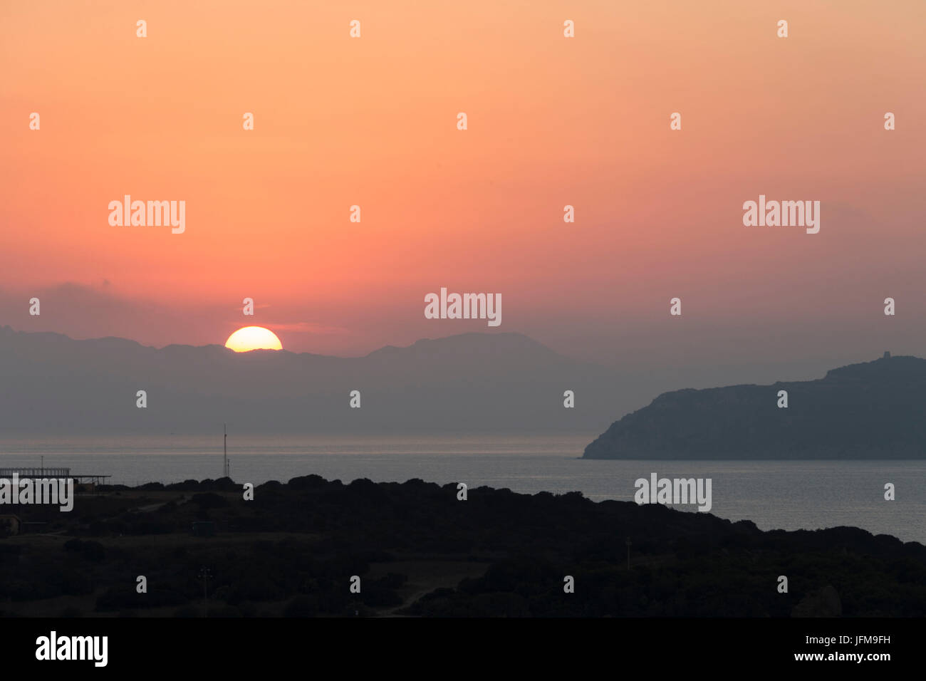Sonnenuntergang über der Bucht und den Klippen von Porto Giunco Villasimius Cagliari Sardinien Italien Europa Stockfoto